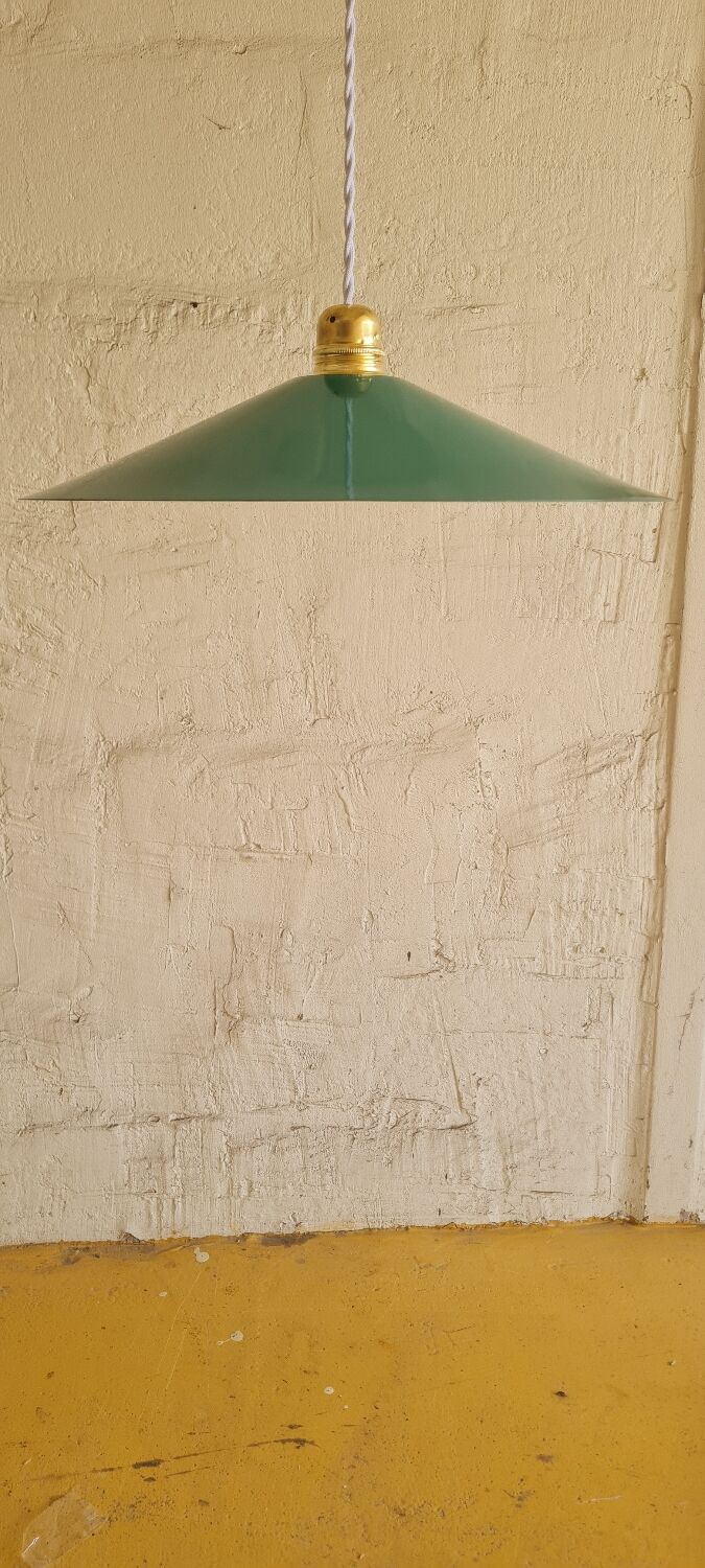 Pendant lamp in enamelled sheet metal