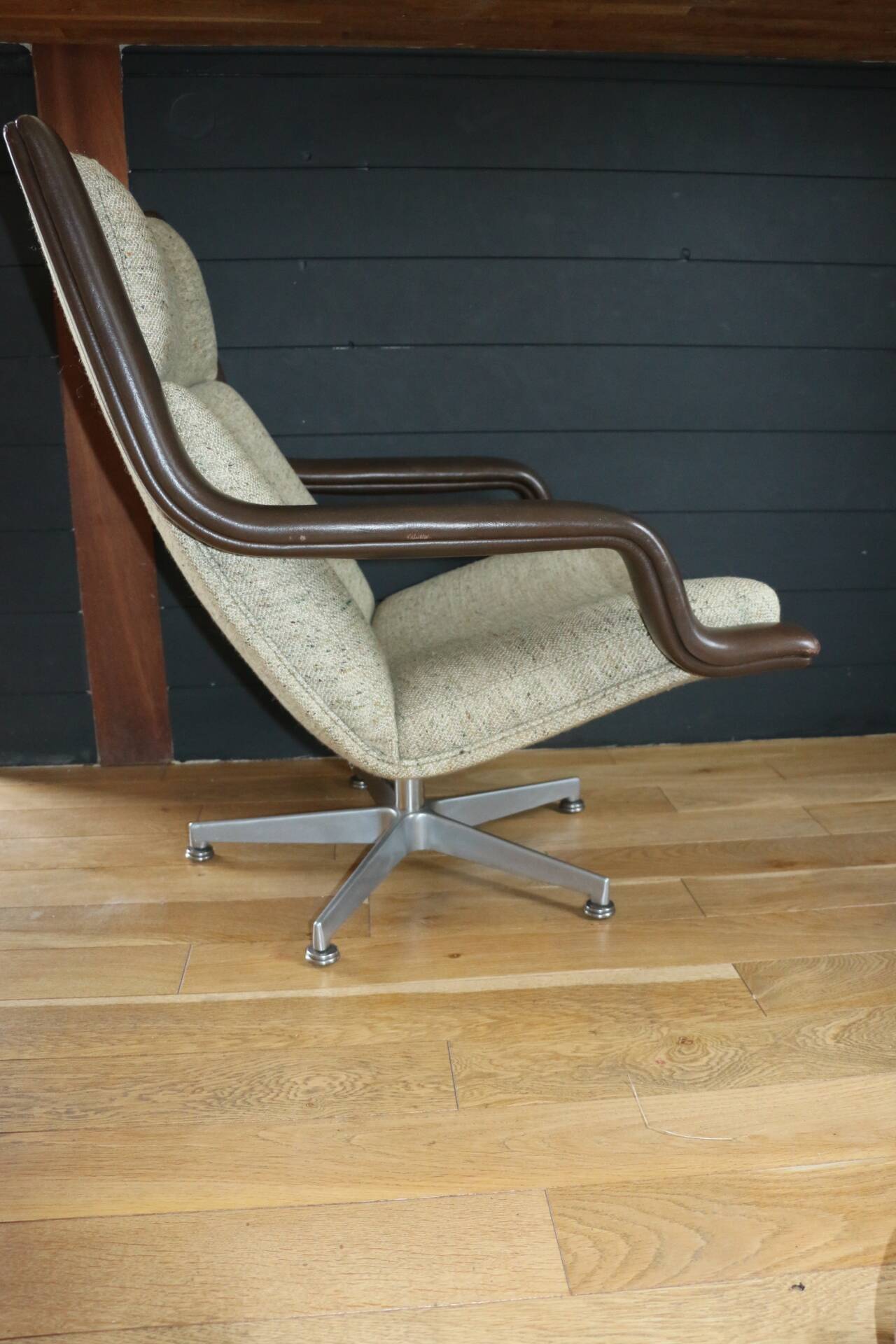F140 Geoffroy Harcourt armchair