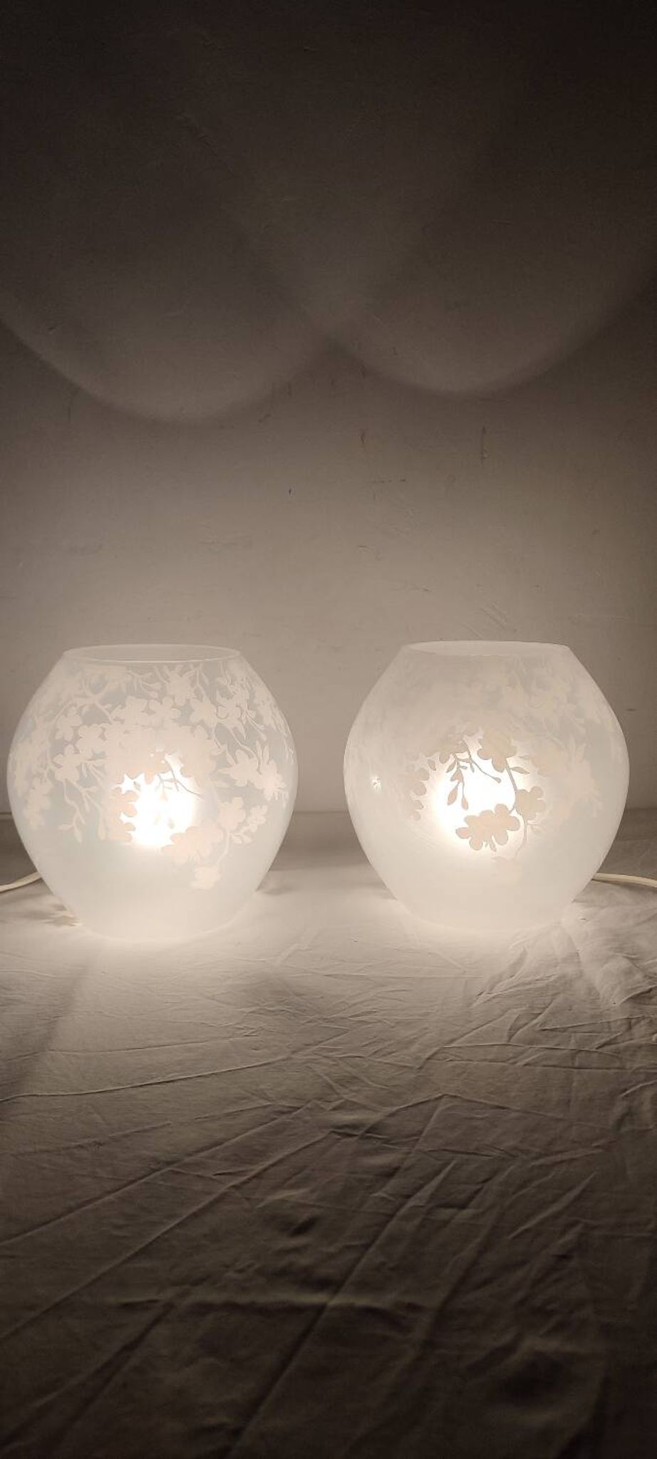 Par de lámparas de cristal. España, 1990s.