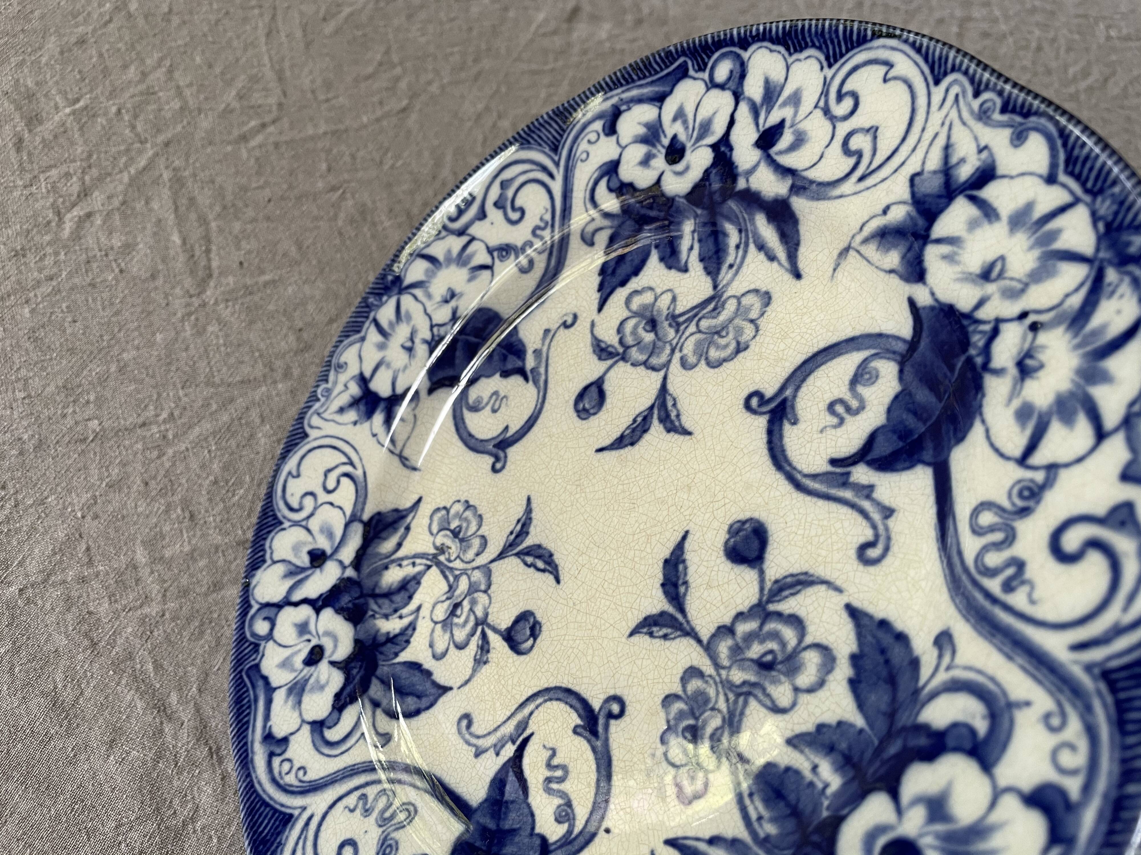 Plate with peedouche Creil & Montereau model Flora liseron