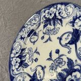 Plate with peedouche Creil & Montereau model Flora liseron