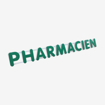 Sign green wood letters 'pharmacien'