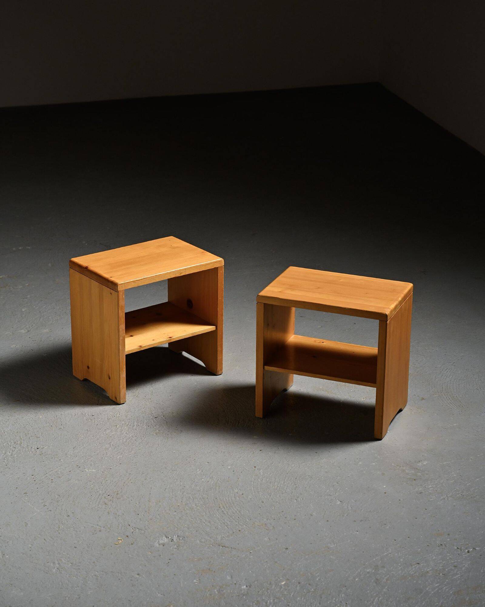 Pair of bedside tables from Arcs in solid pine, circa 1975.