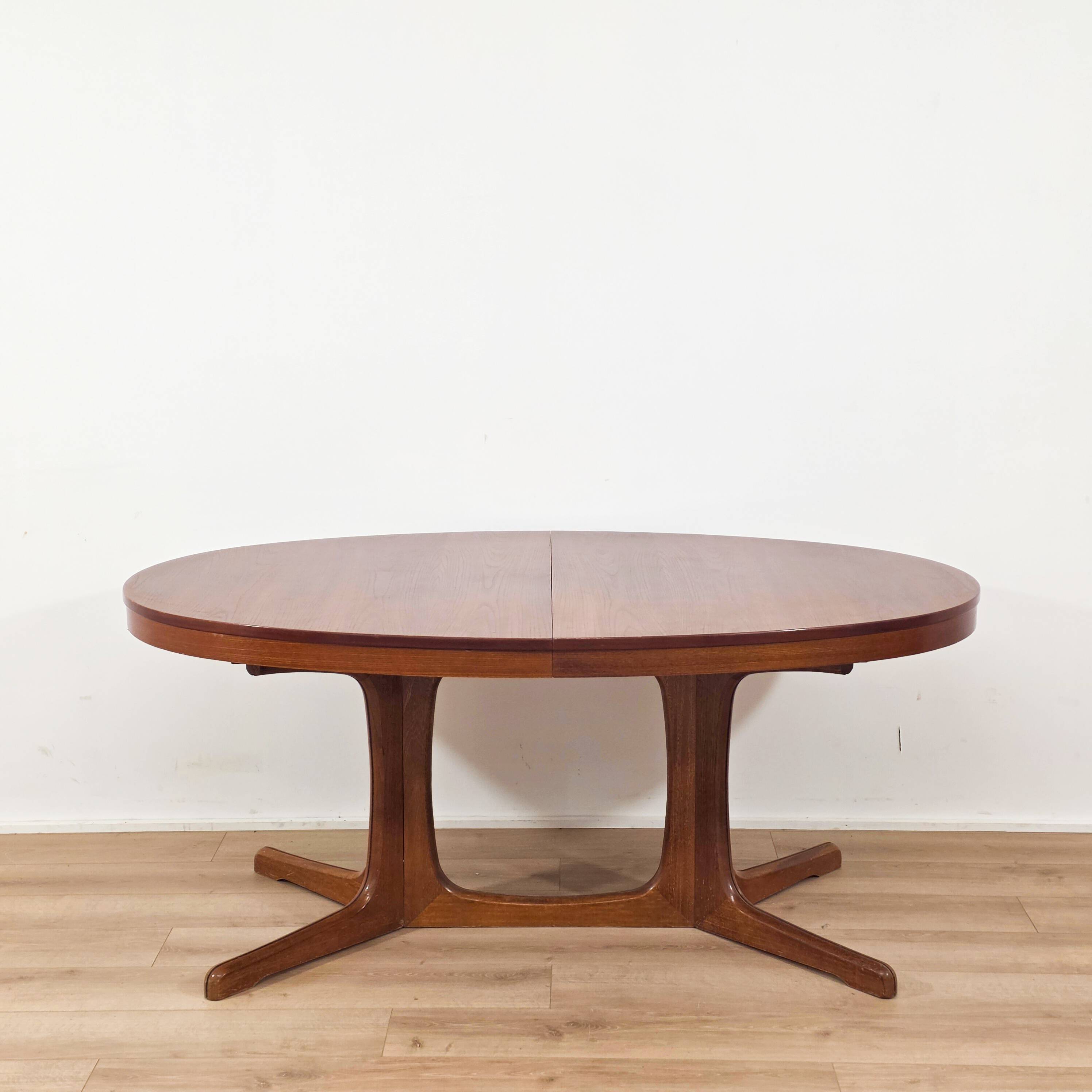 Oval dining table Baumann in teak from the 1970s.