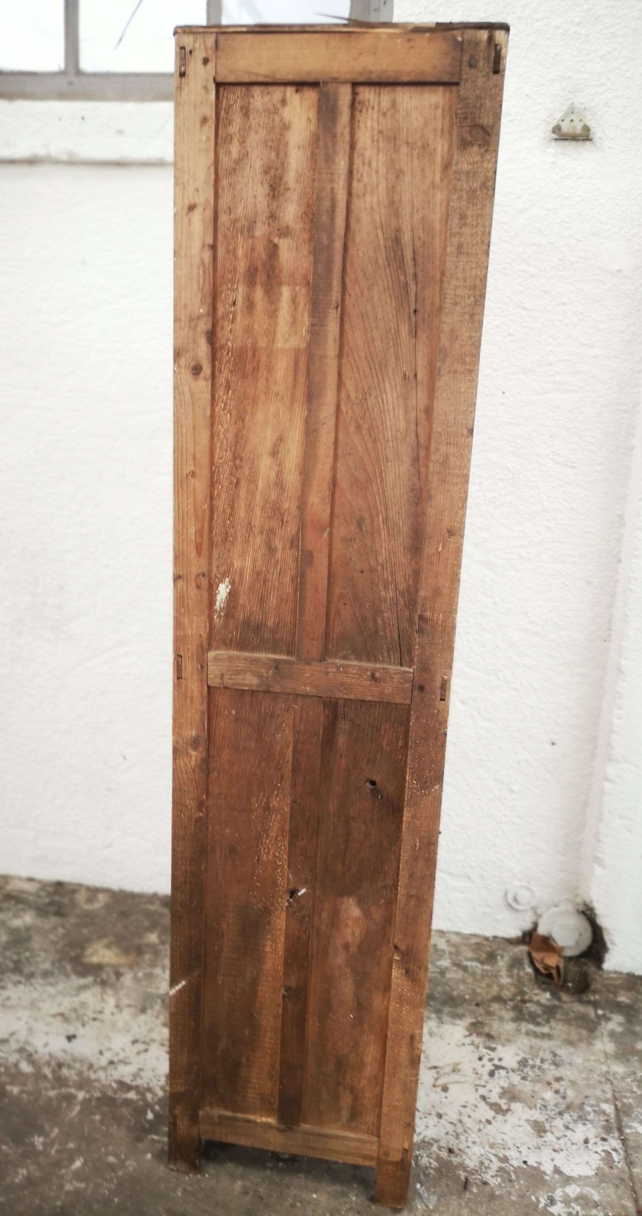 Parisian wardrobe in pine
