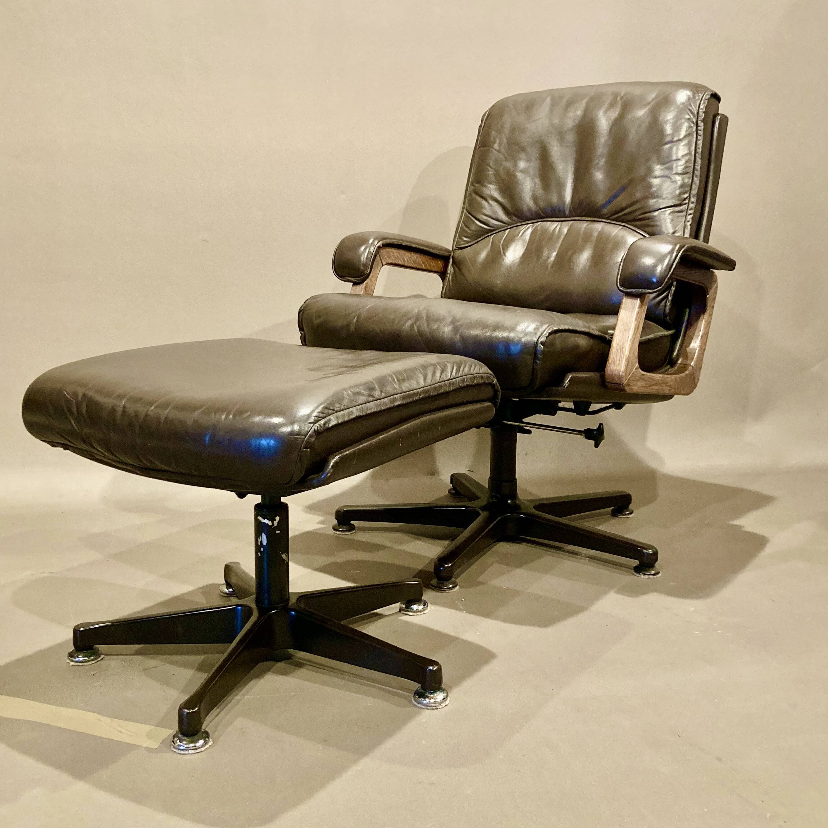 Fauteuil et ottoman en cuir, 1960