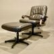 Fauteuil et ottoman en cuir, 1960
