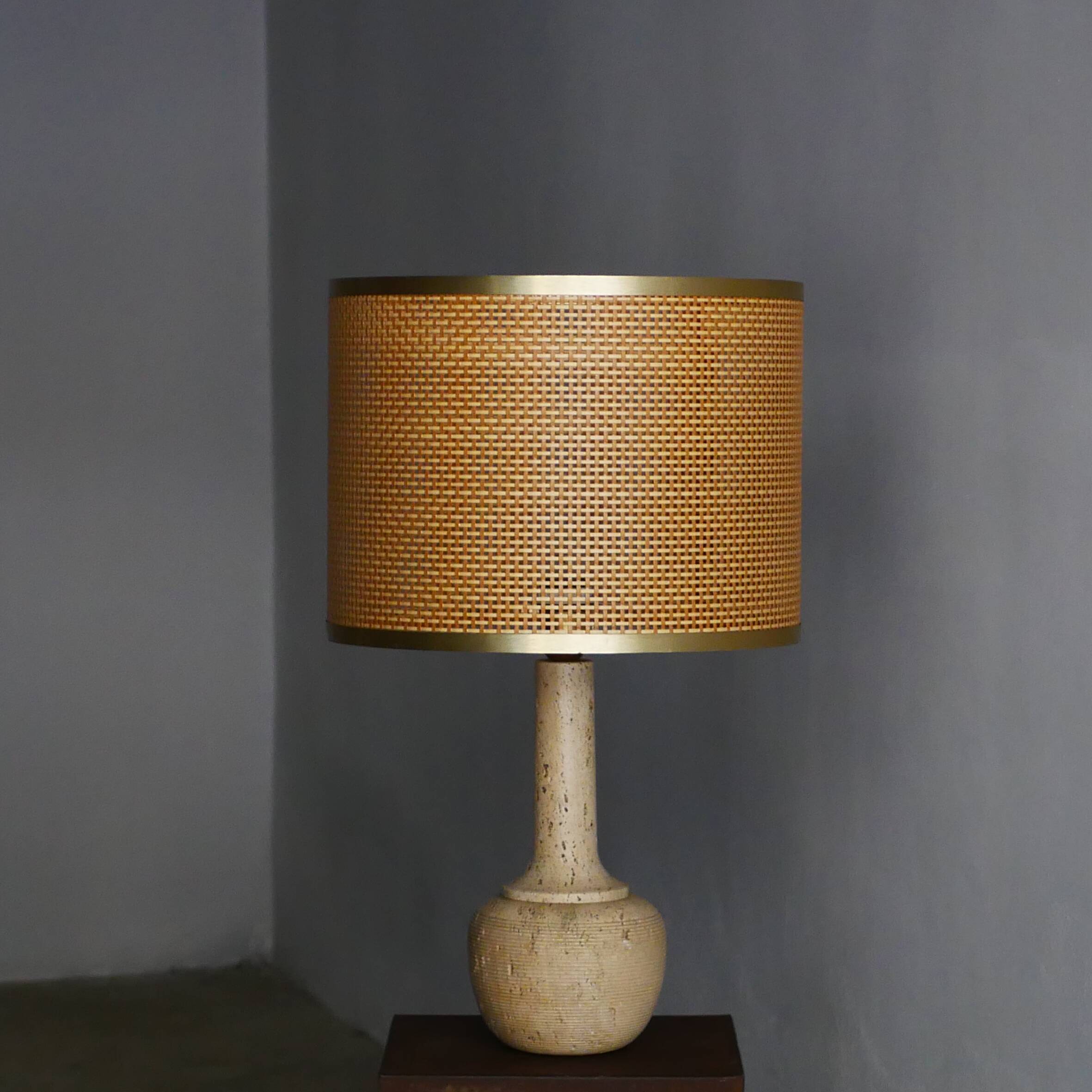 Large table lamp in travertine - Attributed to Mannelli production