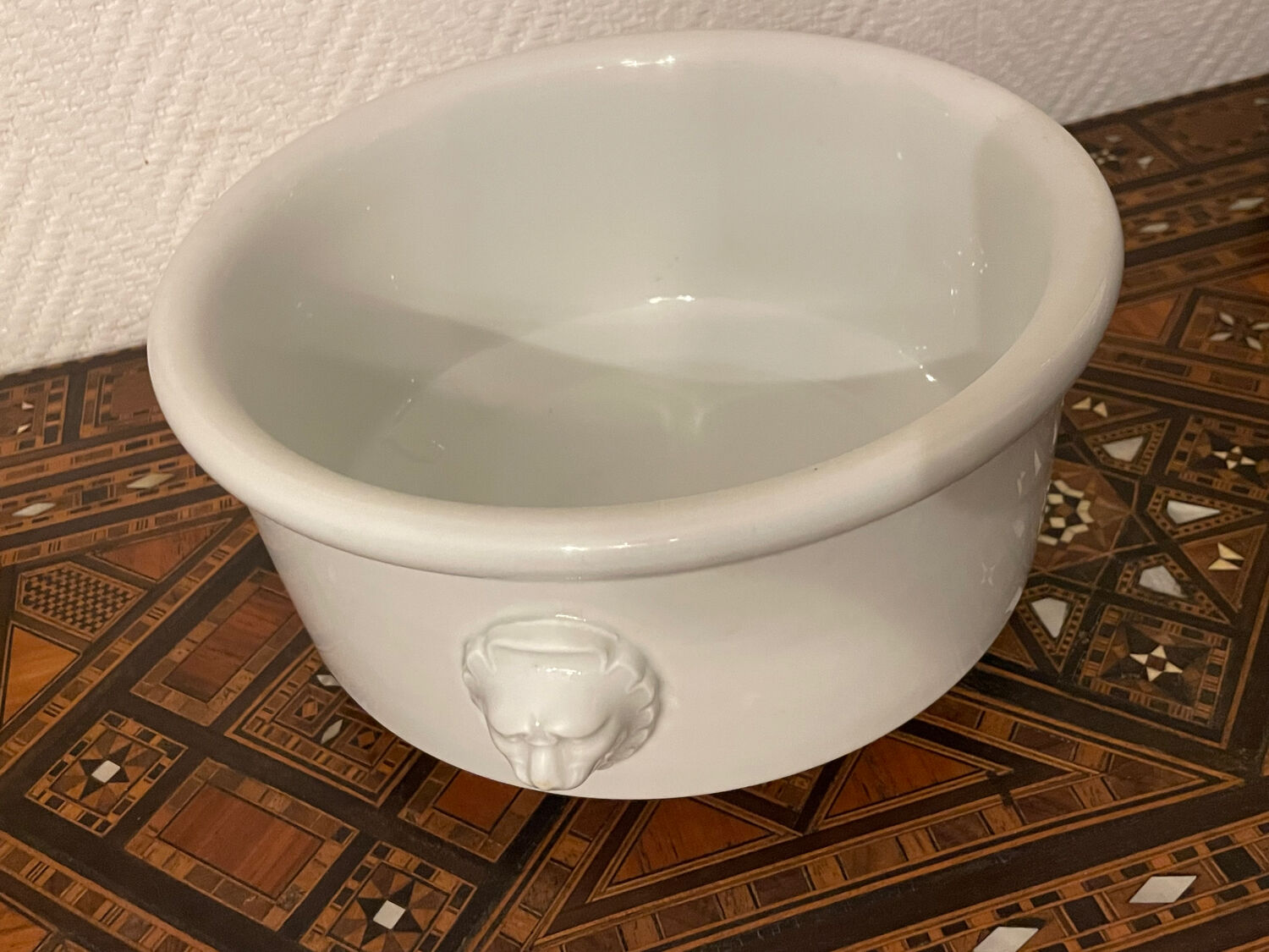 Lion's head salad bowl