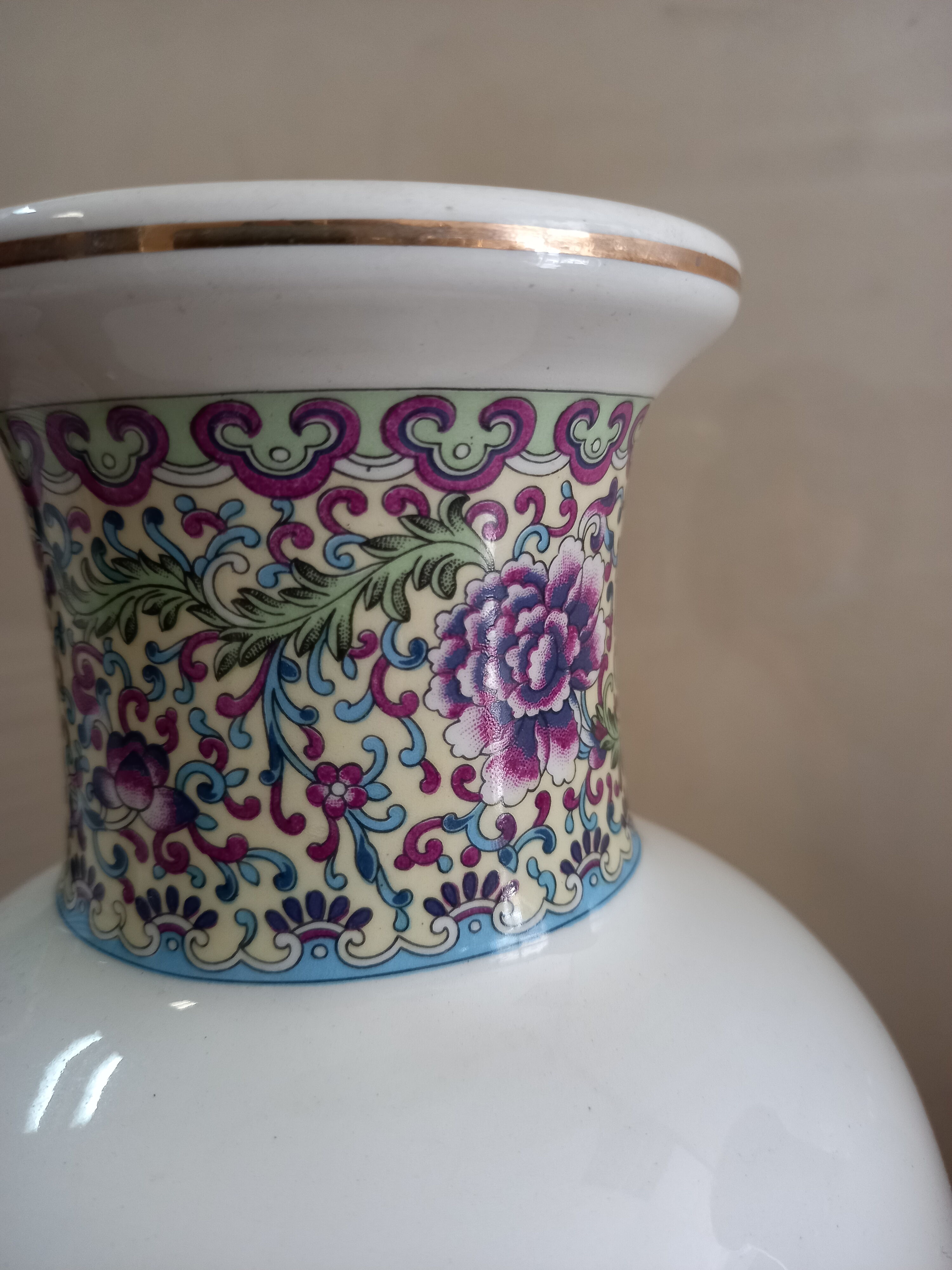 Pair of Chinese vase