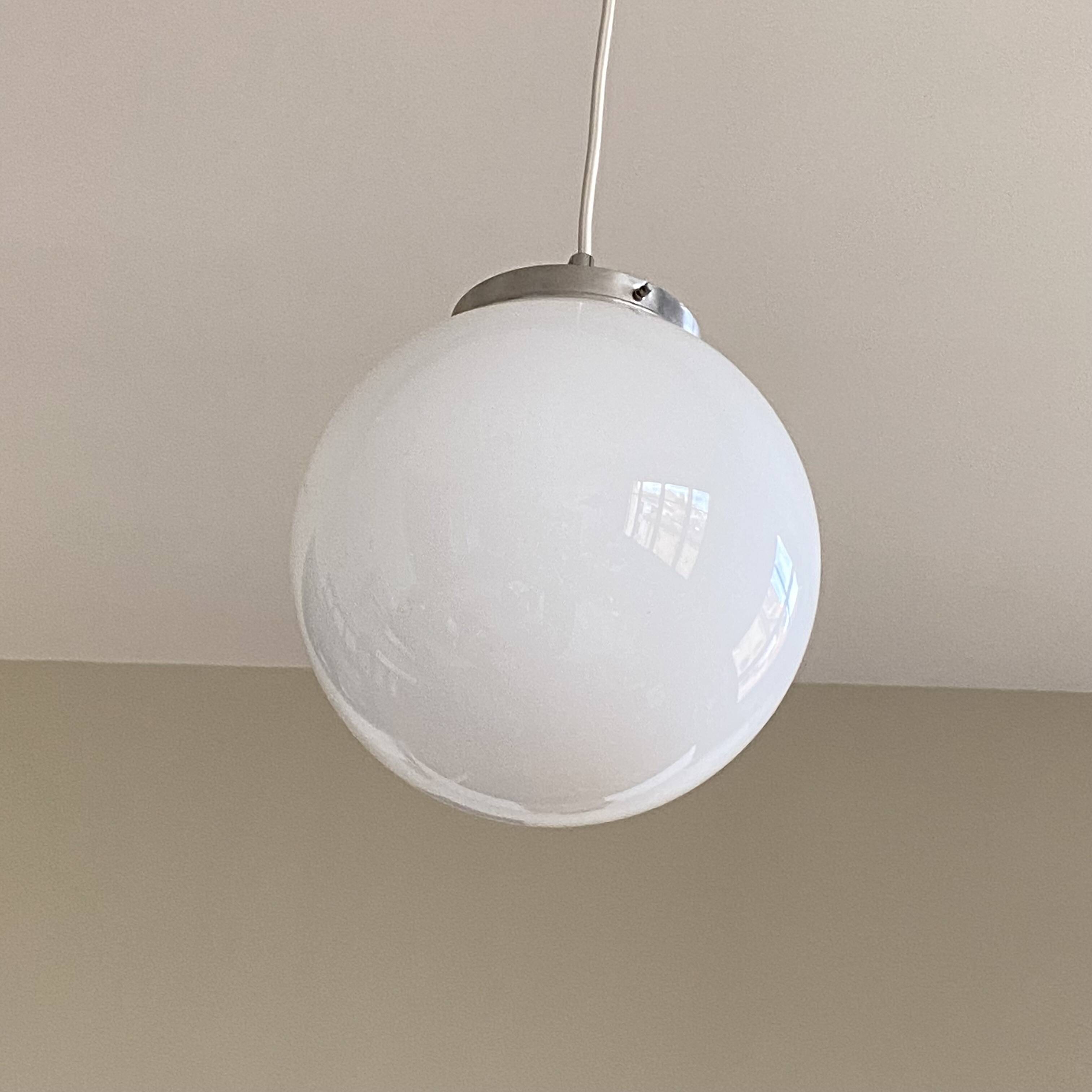 Suspension large globe in white opaline glass 25 cm