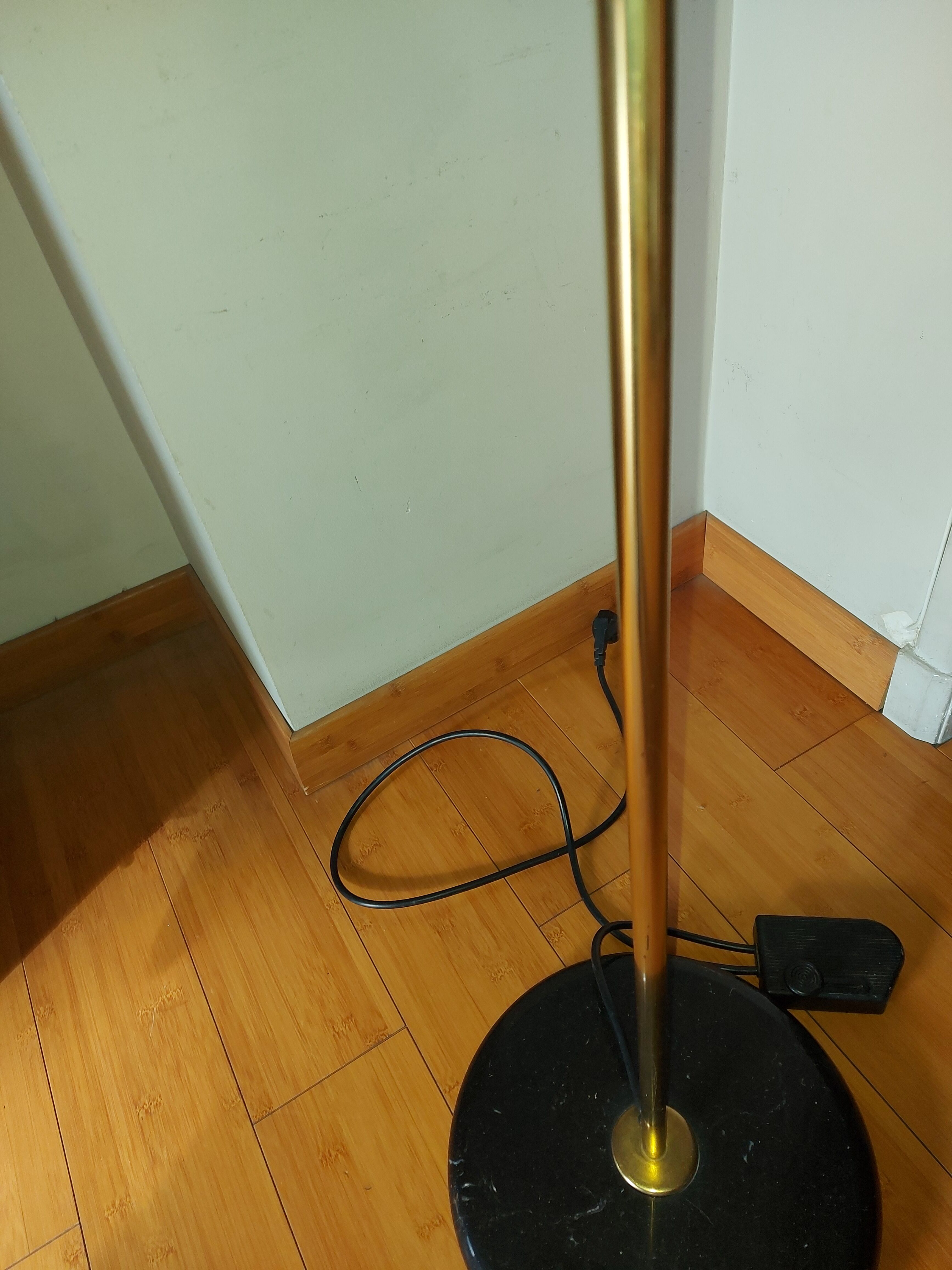 Guzzini design lamppost (marble foot)