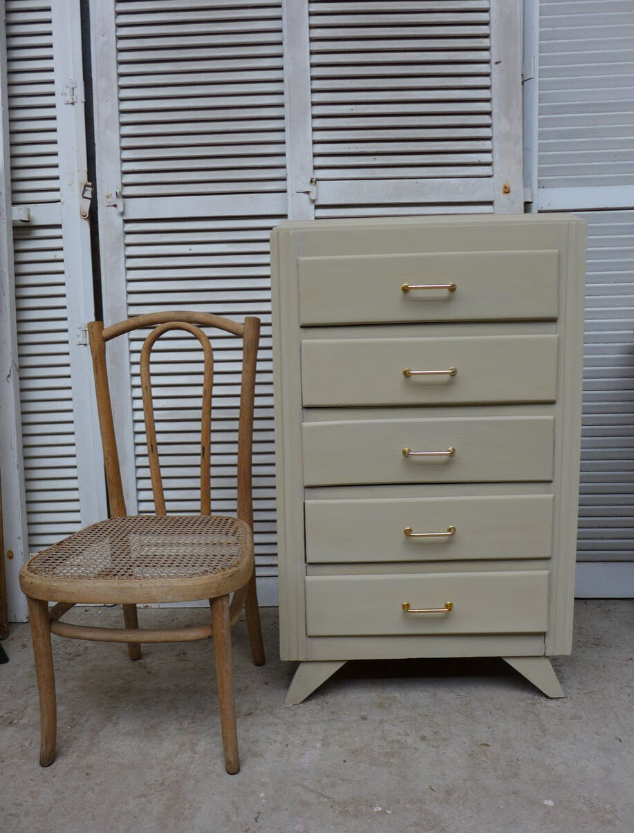 Vintage dresser