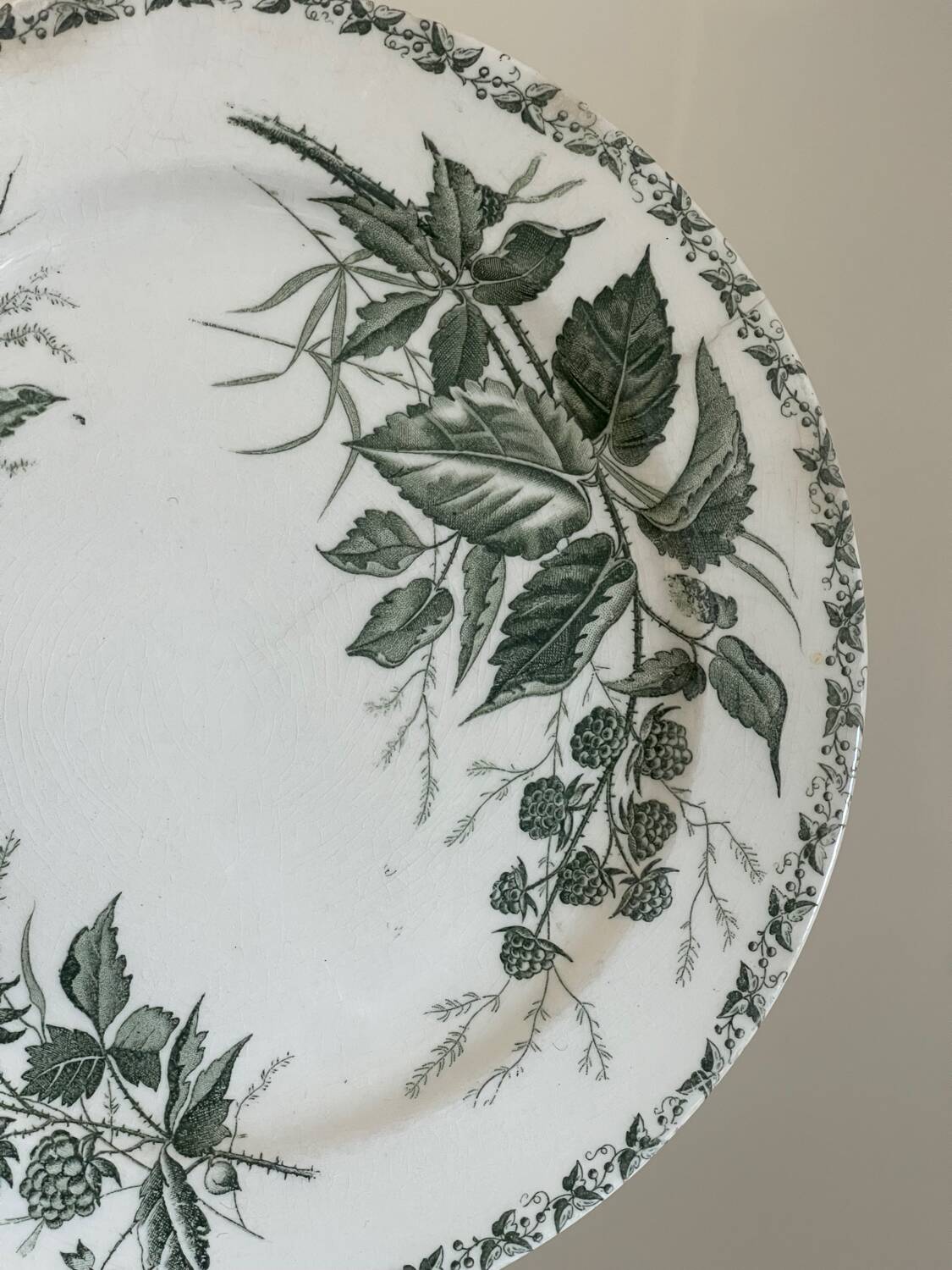 7 flat plates made of ironstone.