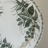 7 flat plates made of ironstone.