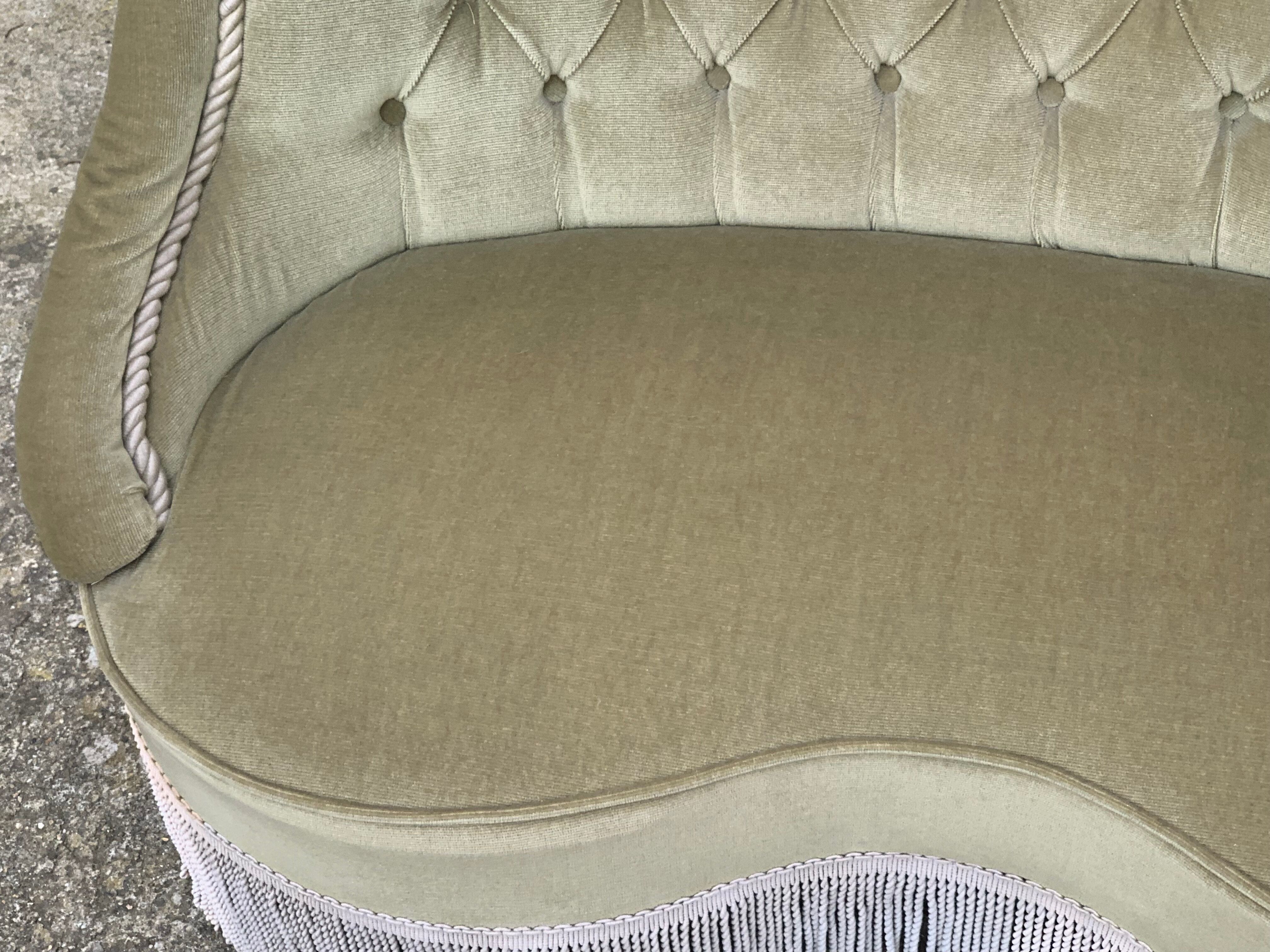Padded velvet toad bench