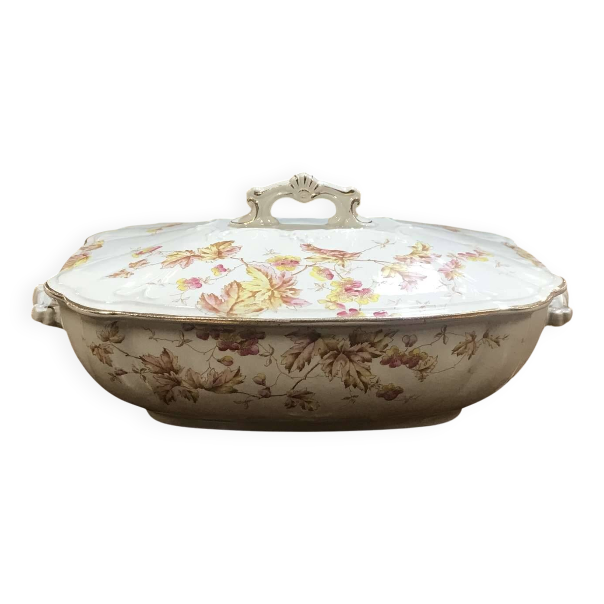 English ceramic vegetable dish from the early 20th century