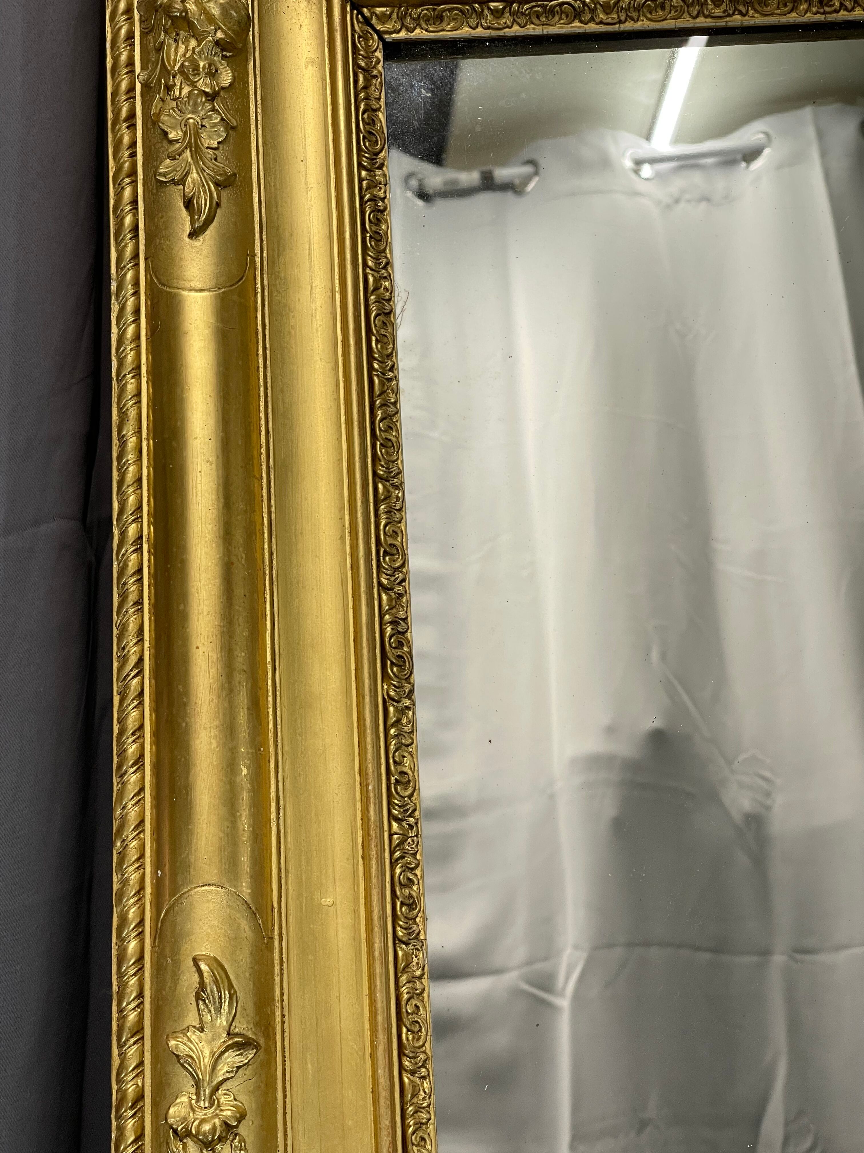 Mirror 122x96 old early nineteenth very good condition, gilding with gold leaf