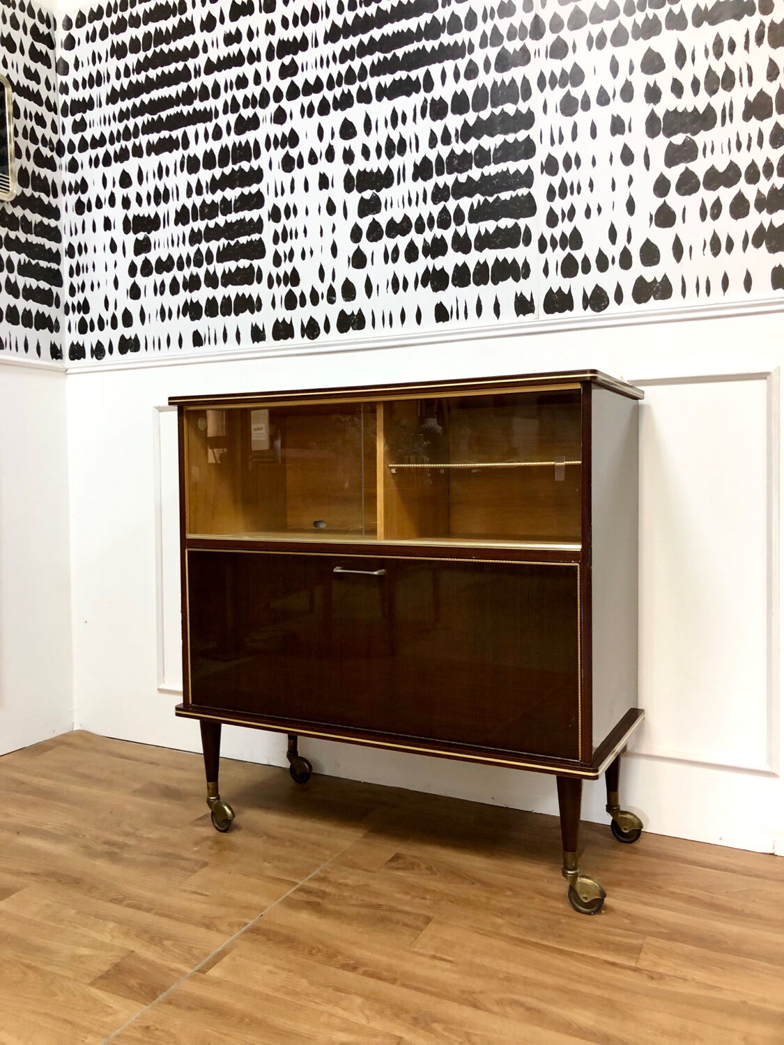 Showcase bar cabinet