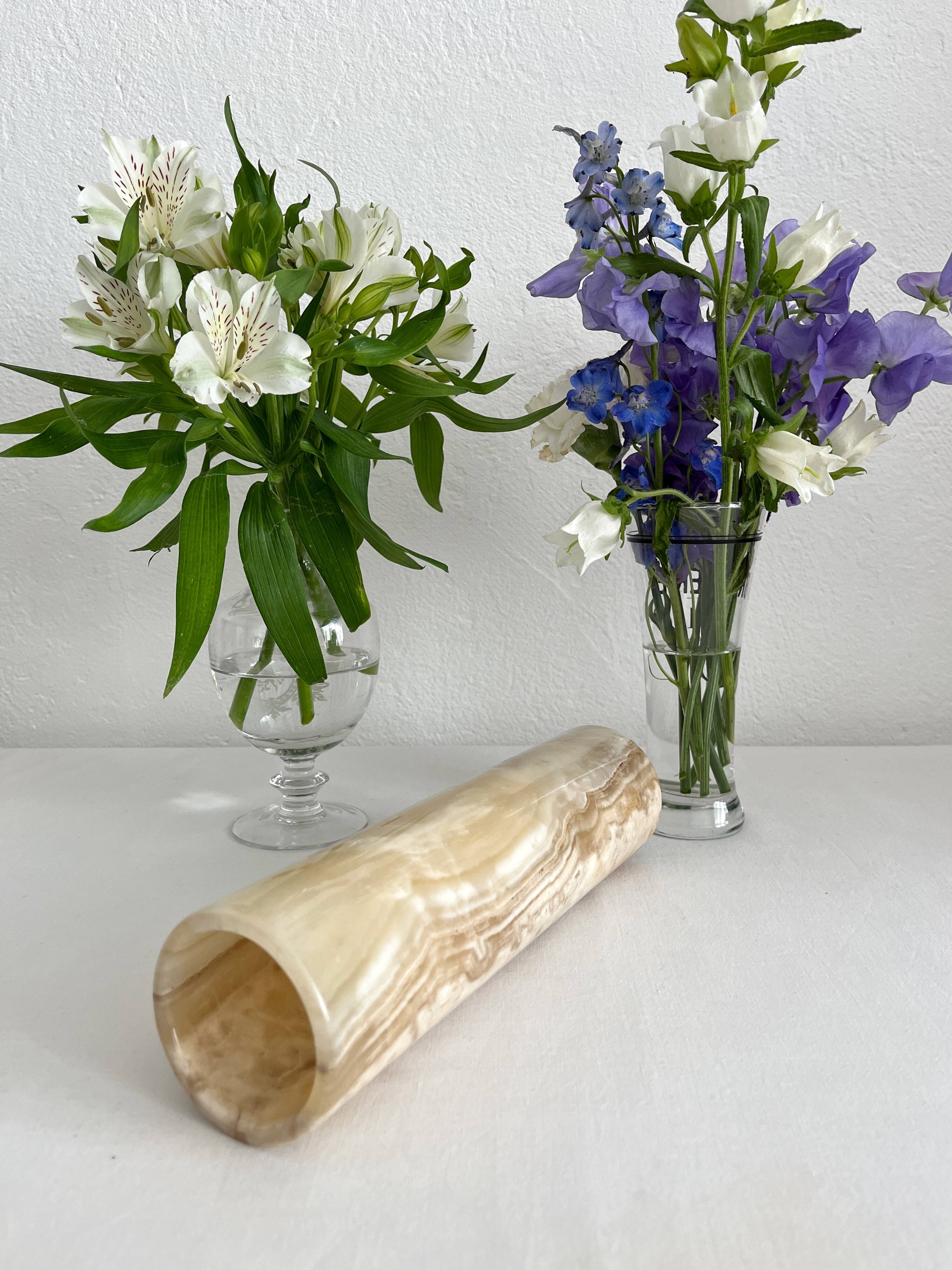 Straight vase in vintage alabaster or onyx