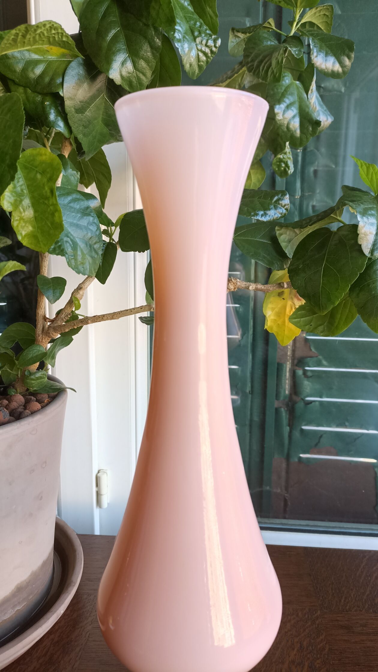 44 cm opaline vase - Pink "nymph's thigh" - 70s