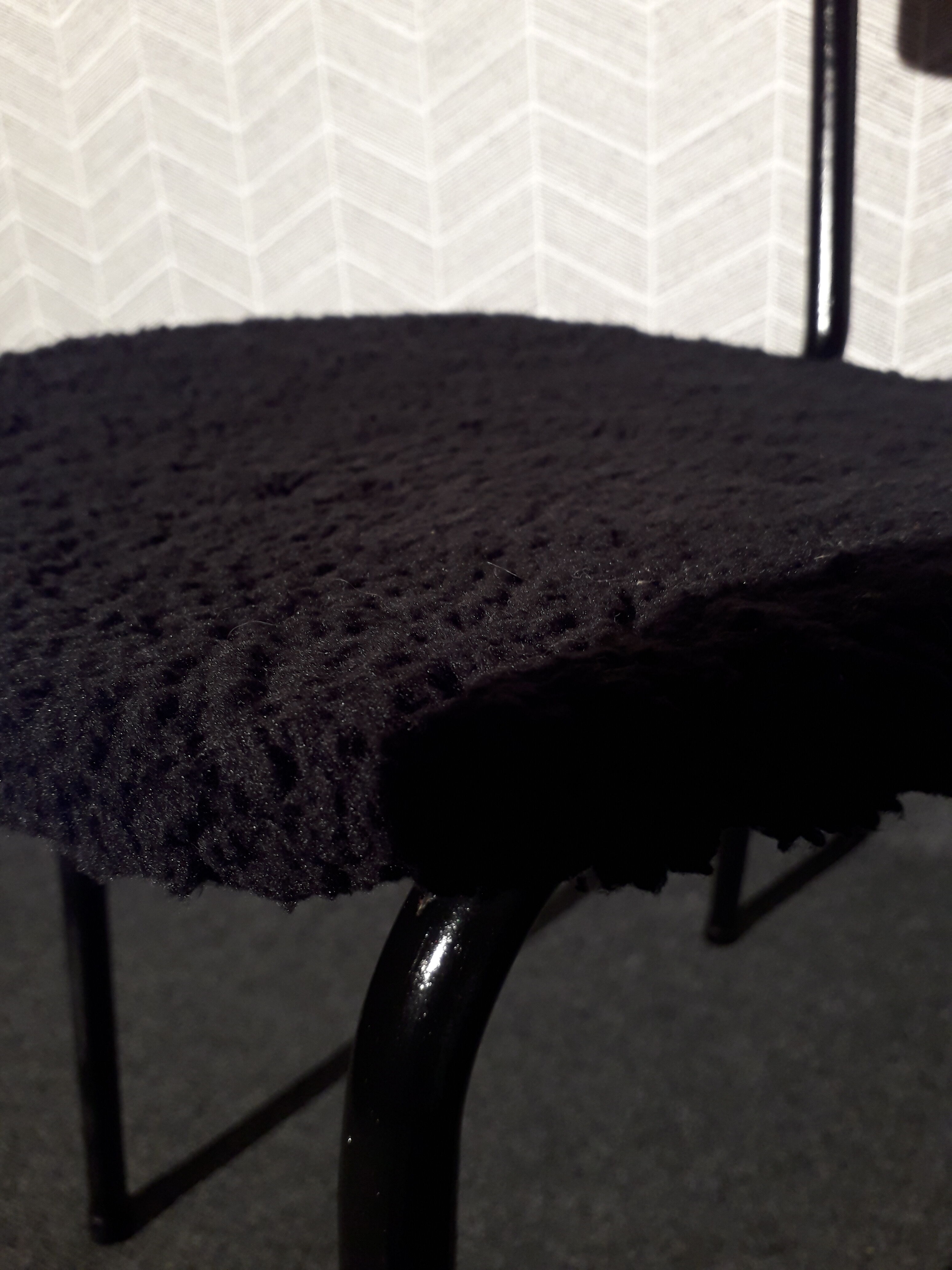 Chaise formica et moumoute