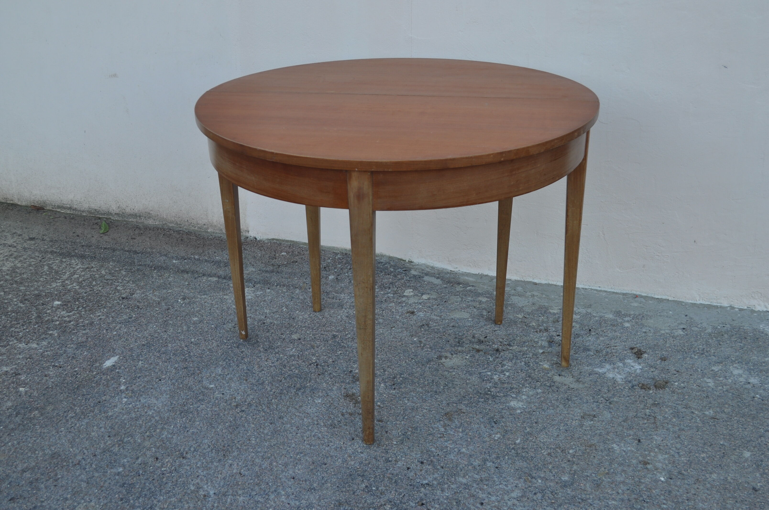 Modular scandinavian table