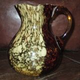 Speckled decanter with three spouts