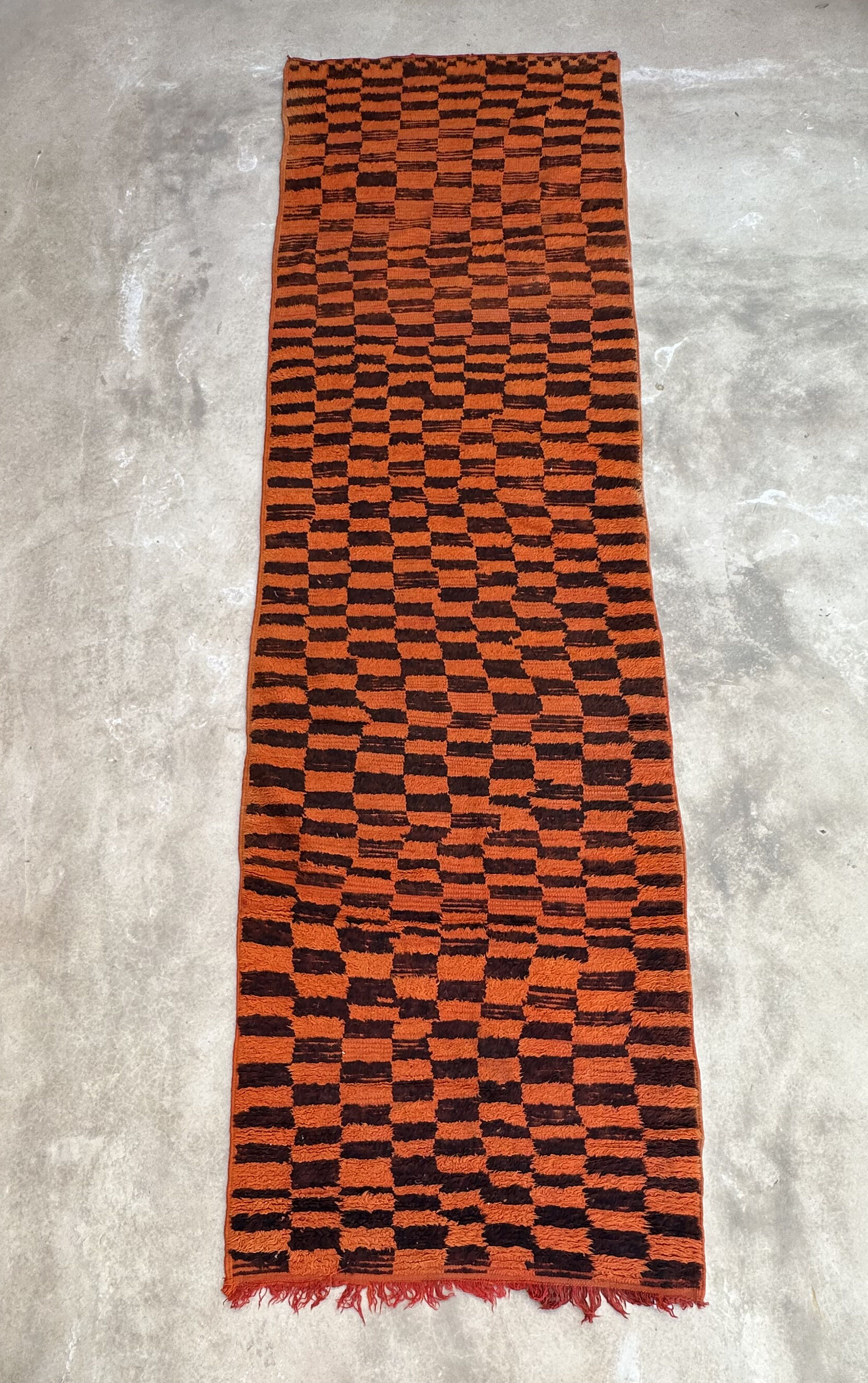 Orange corridor carpet 114 x 387 cm