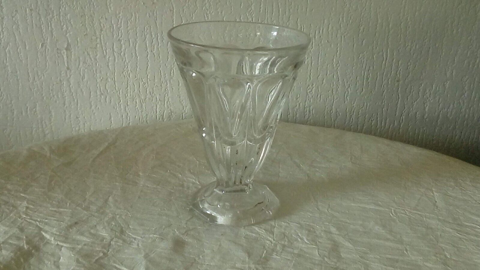 Vase a violettes en verre taille charles x