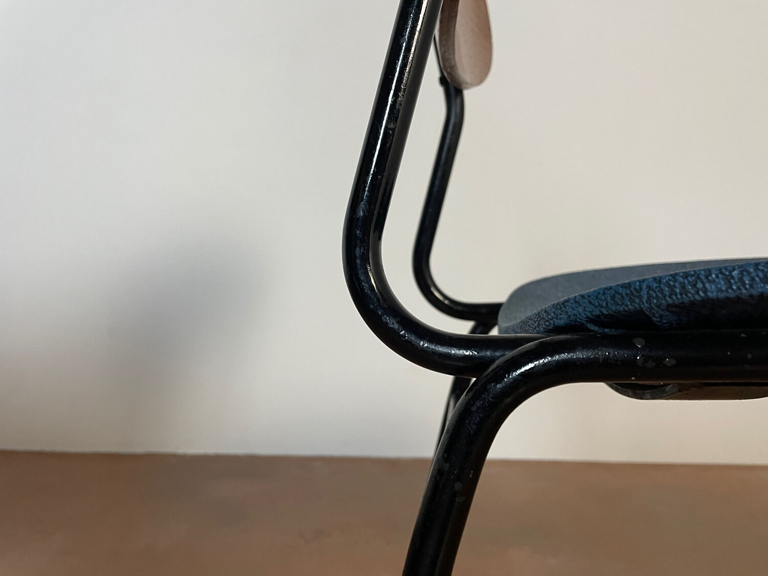 Wooden chairs and skaï