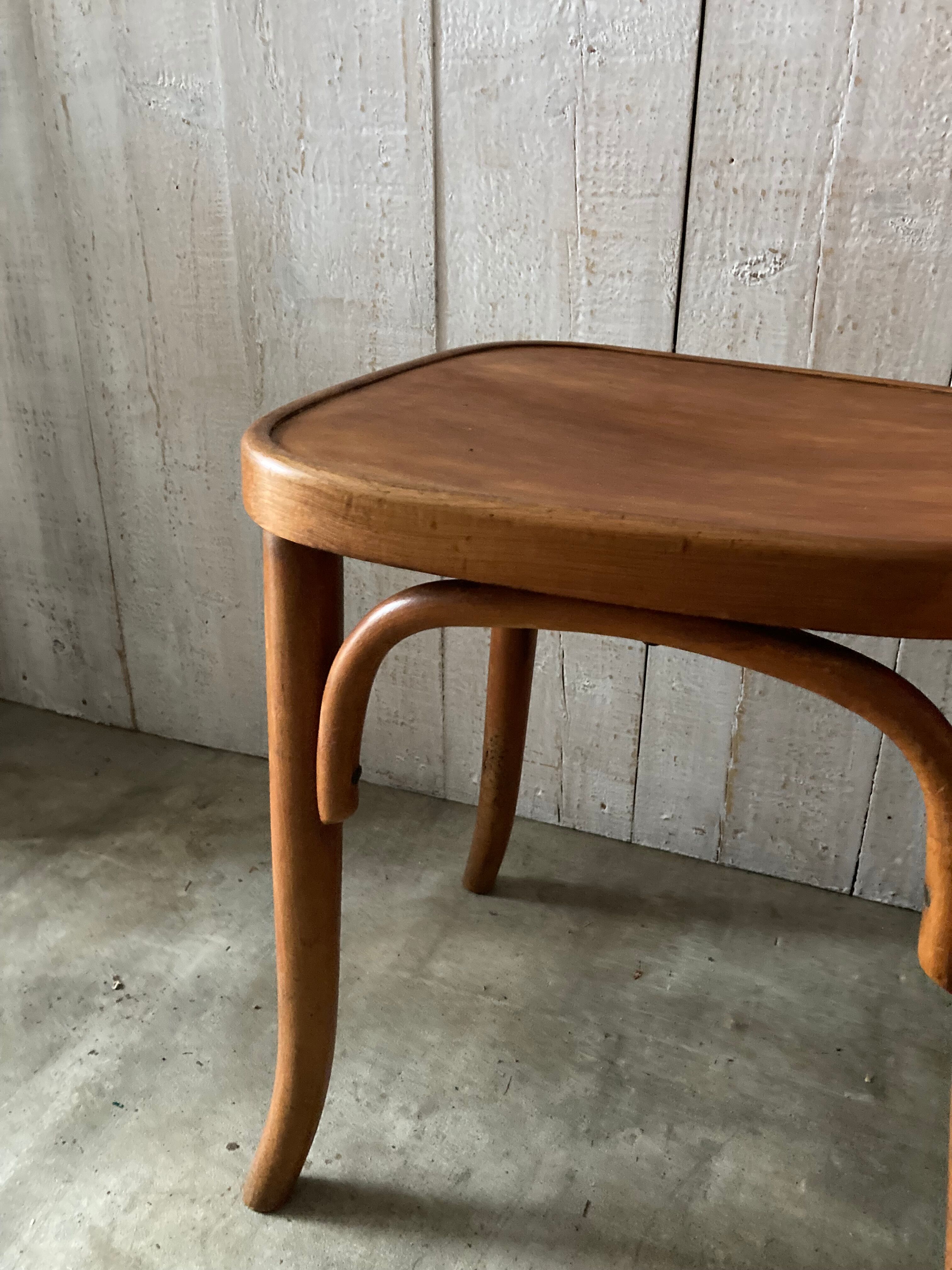 Pair of mismatched Thonet chairs