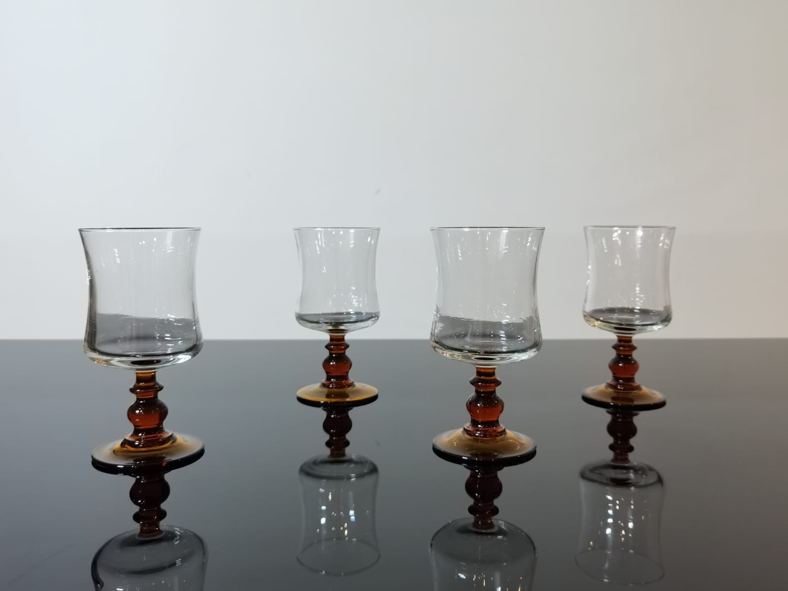 4 verres à vin Luminarc pieds ambrés
