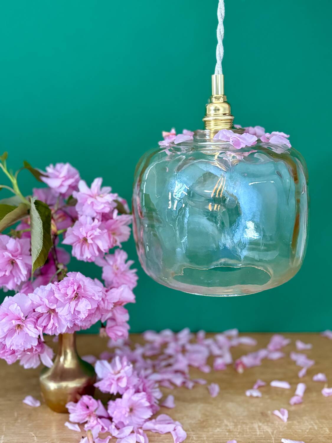 Suspension globe vintage en verre ambré