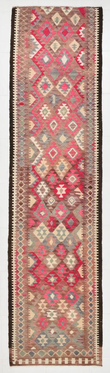 Tapis runner vintage kilim, tons rouges et beiges, motifs géométriques
