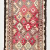 Tapis runner vintage kilim, tons rouges et beiges, motifs géométriques