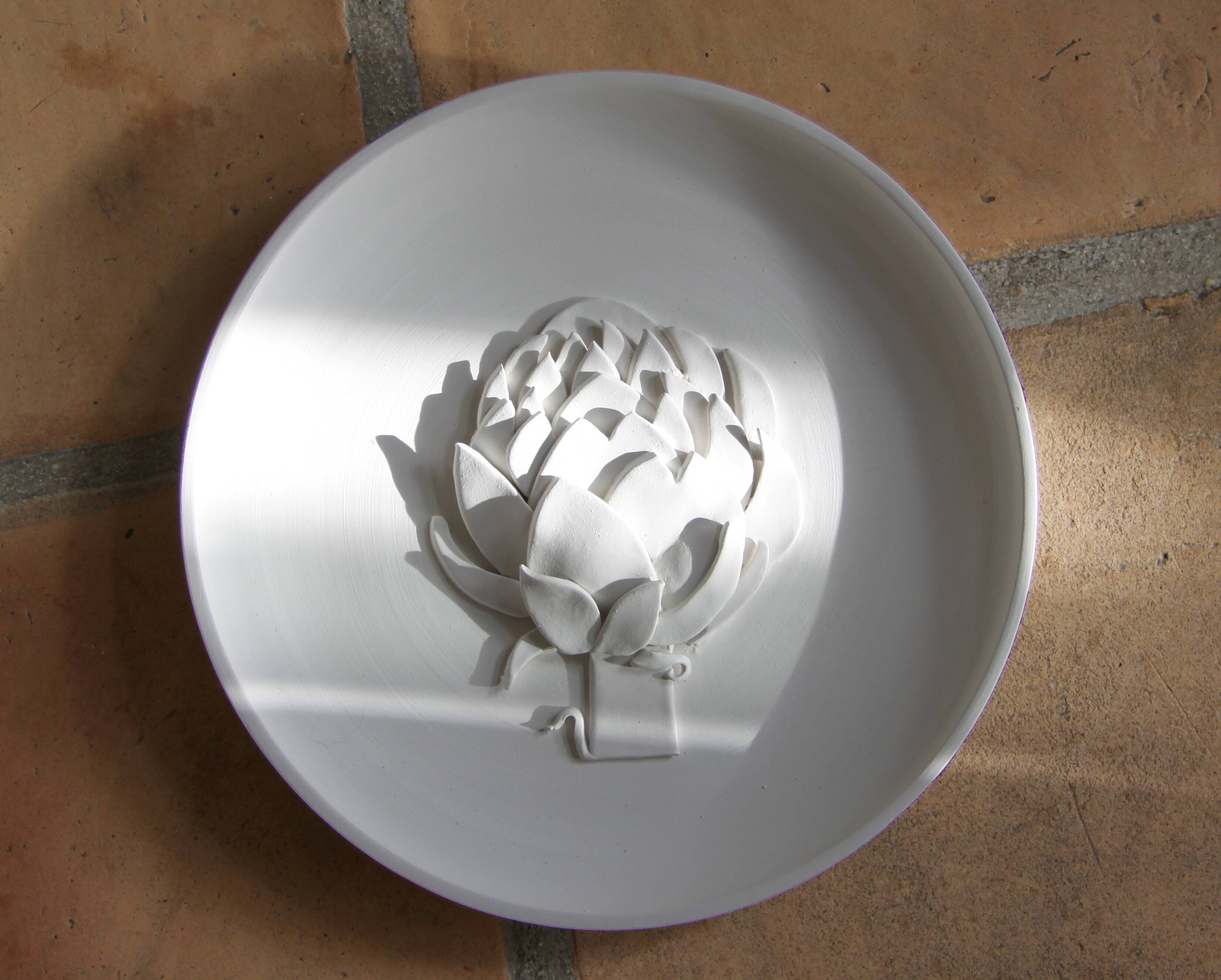 White earthenware centrepiece
