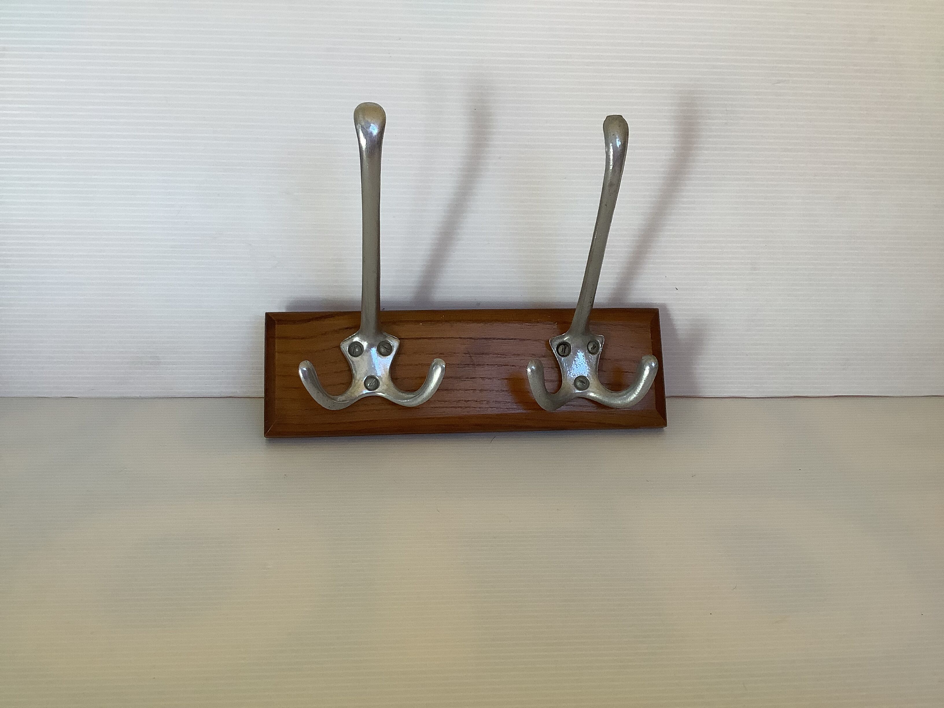 Wooden wall coat rack 2 hooks