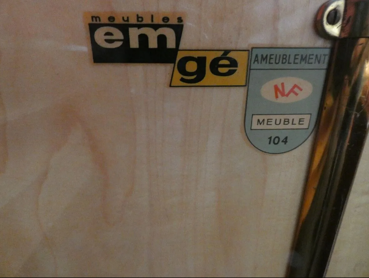 Enfilade verni polyester ouvrant à 4 vantaux