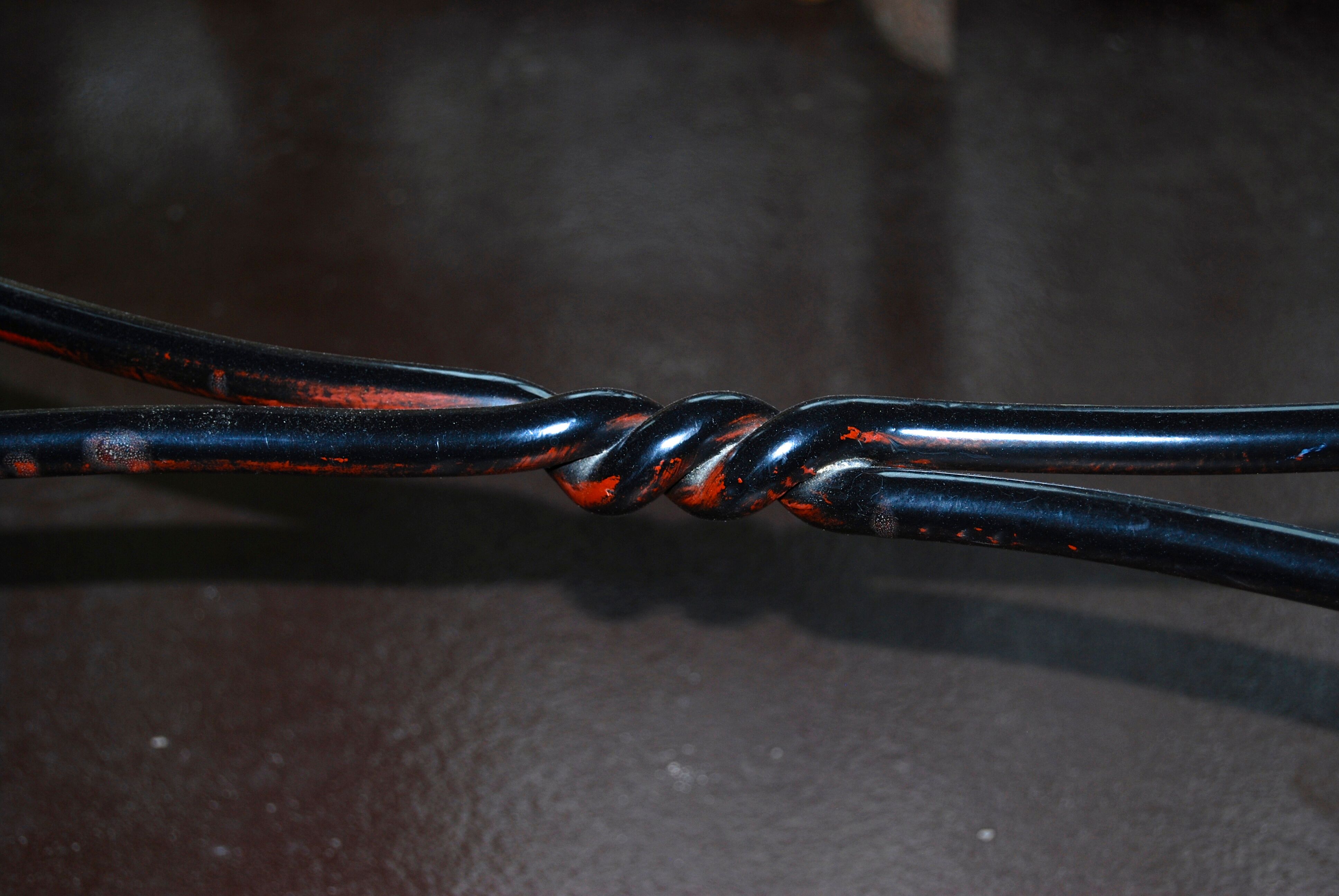 Table en fer forgé et plateau marbre granit