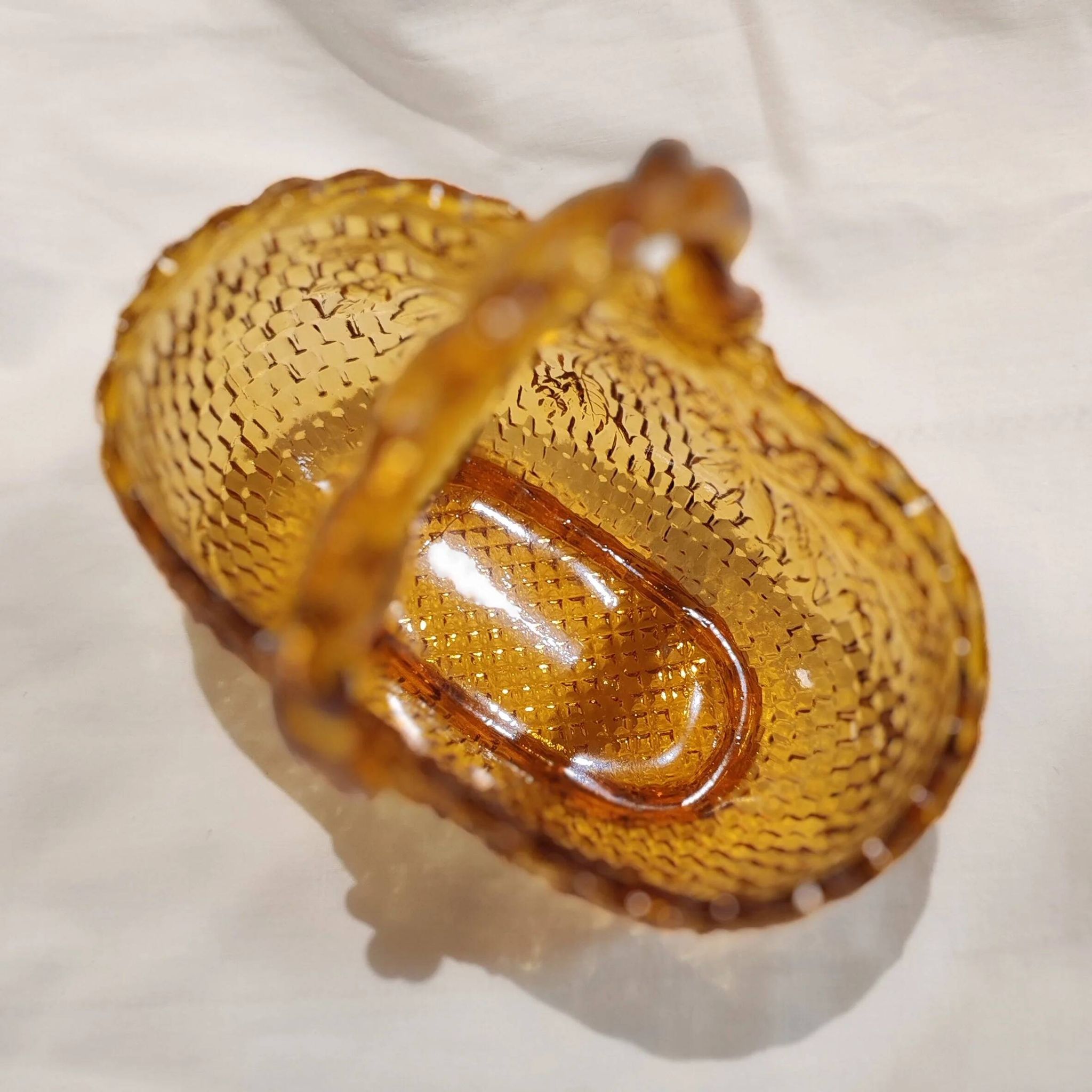 Amber basket