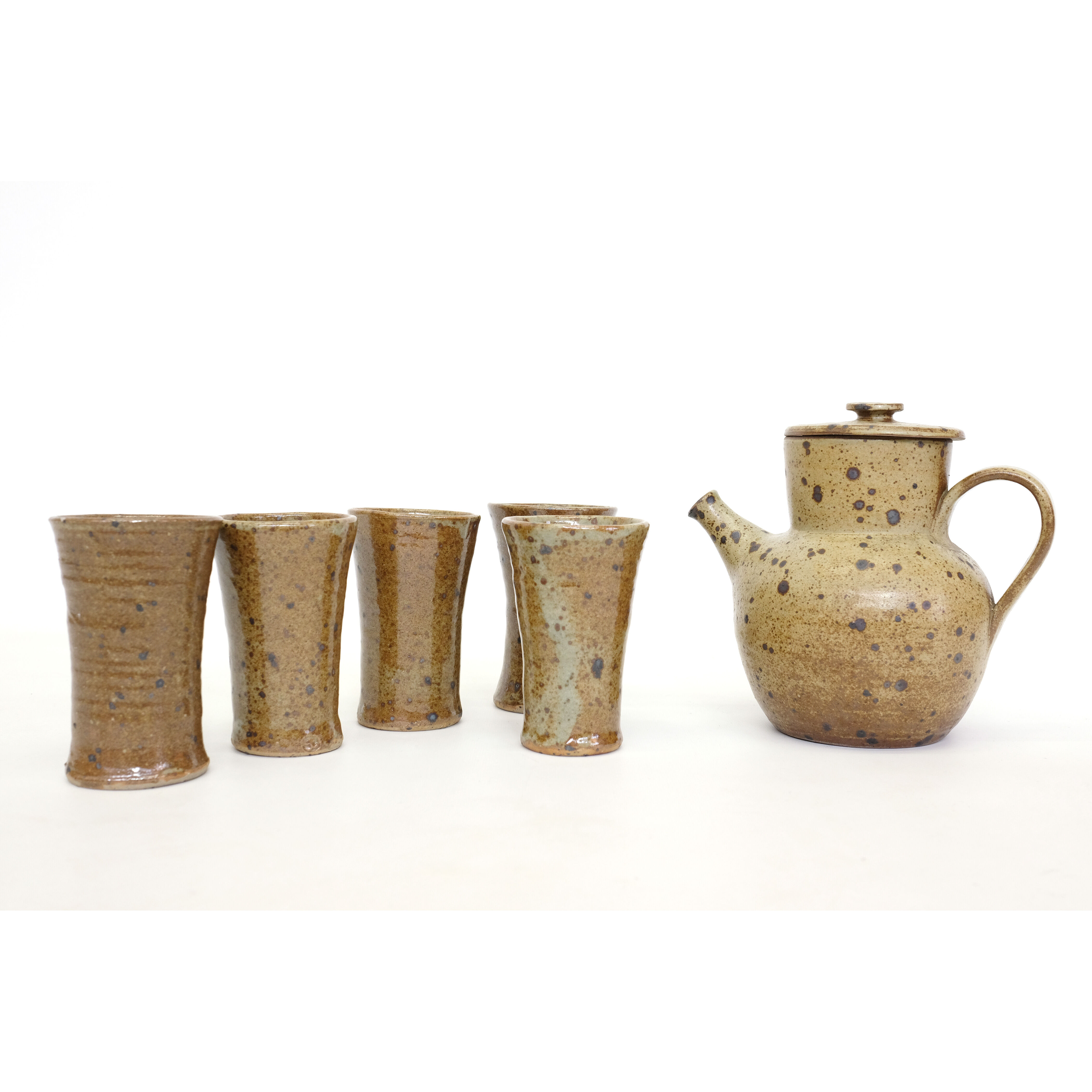 Sandstone teapot from La Borne and 5 cups signed Tiffoche, 1970s.
