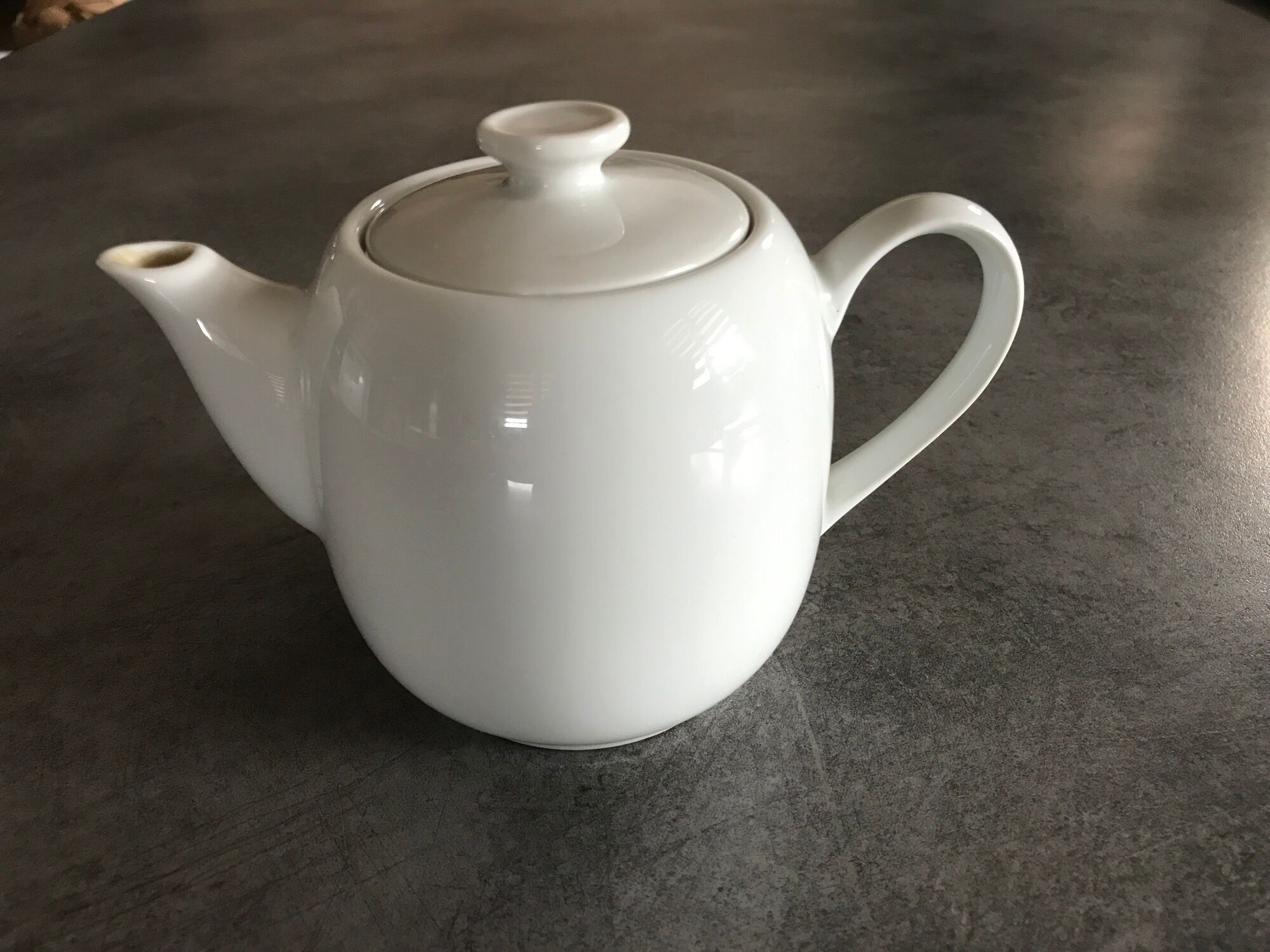 Théière en porcelaine émaillée blanche de Pillivyut  11,5 cm