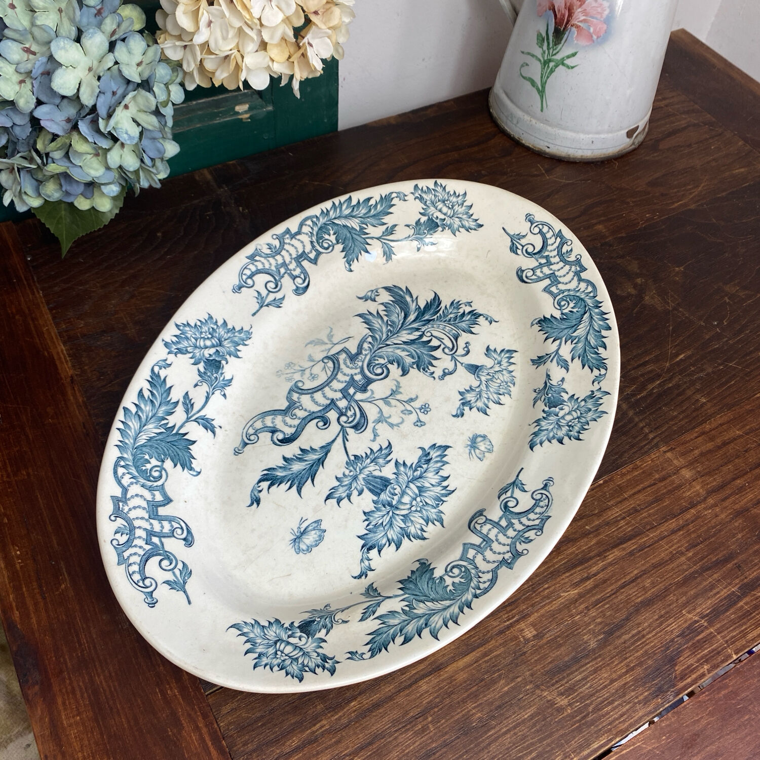 Plat de service ovale en terre de fer, Longwy, XIXe