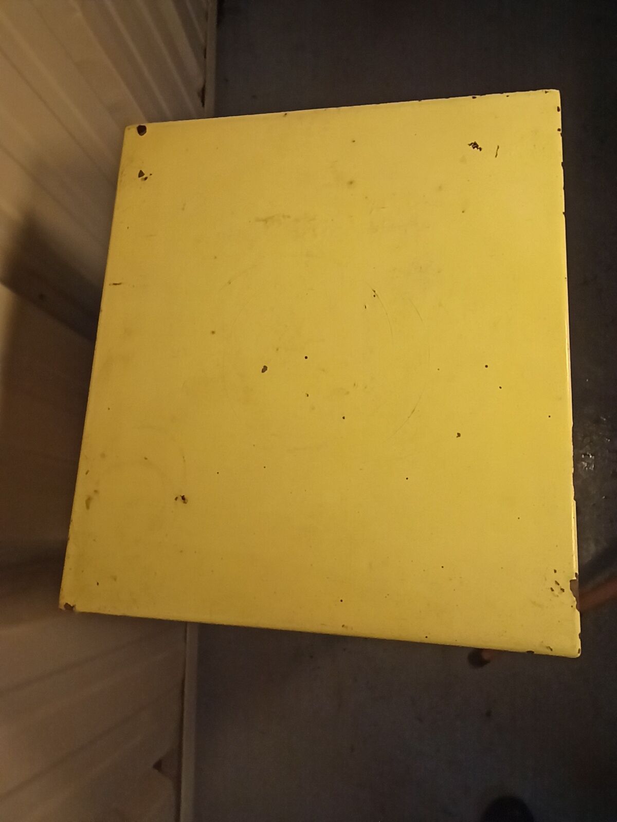Meuble atelier métallique industriel une porte jaune