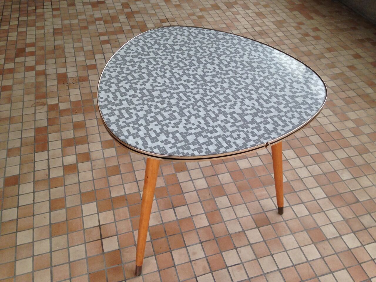 60s-60s tripod table pattern gray mosaic tray