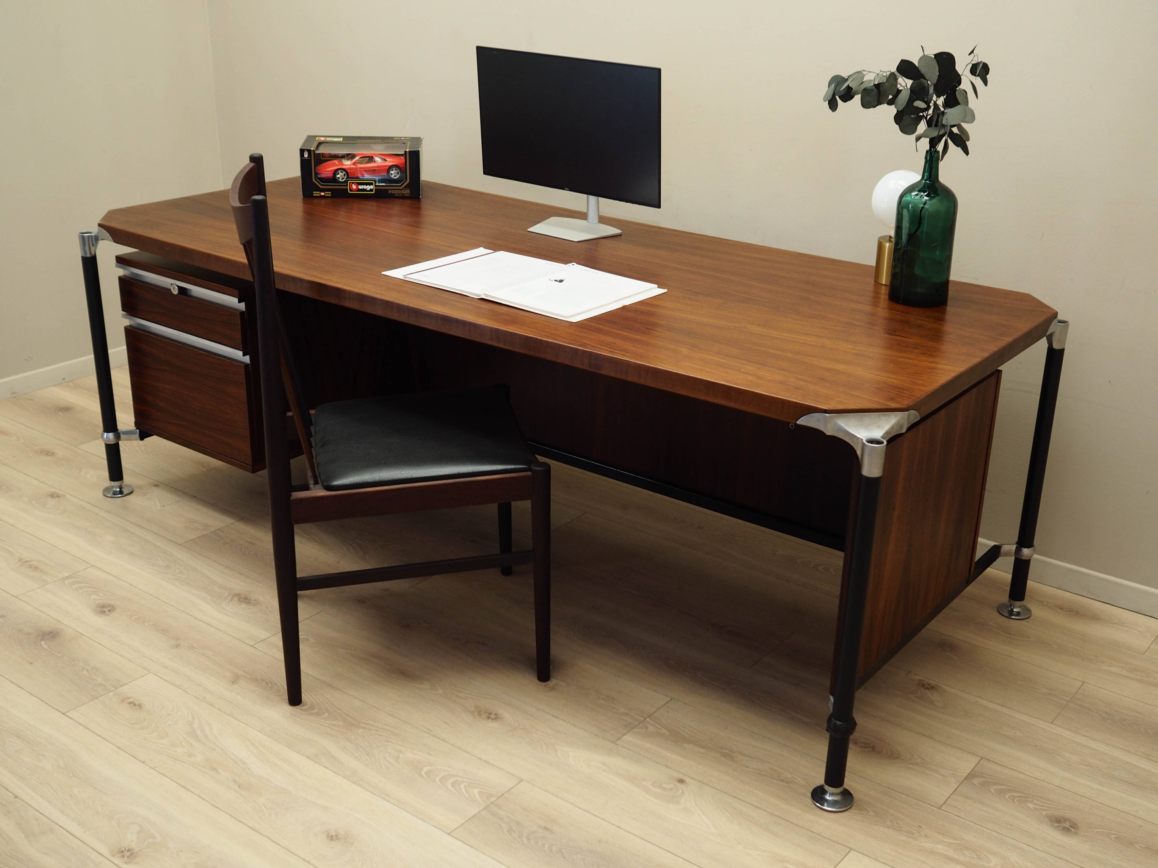 Bureau en palissandre, design italien, années 1970, designers : Ico et Luisa Parisi, manufacture