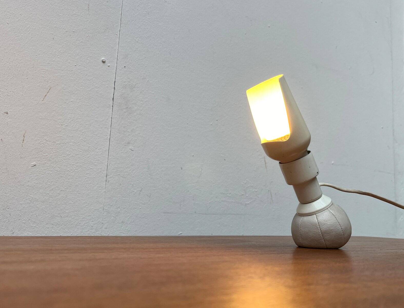 Italian table lamp model 600/P from the mid-century space by Gino Sarfatti for Arteluce, 1960s.