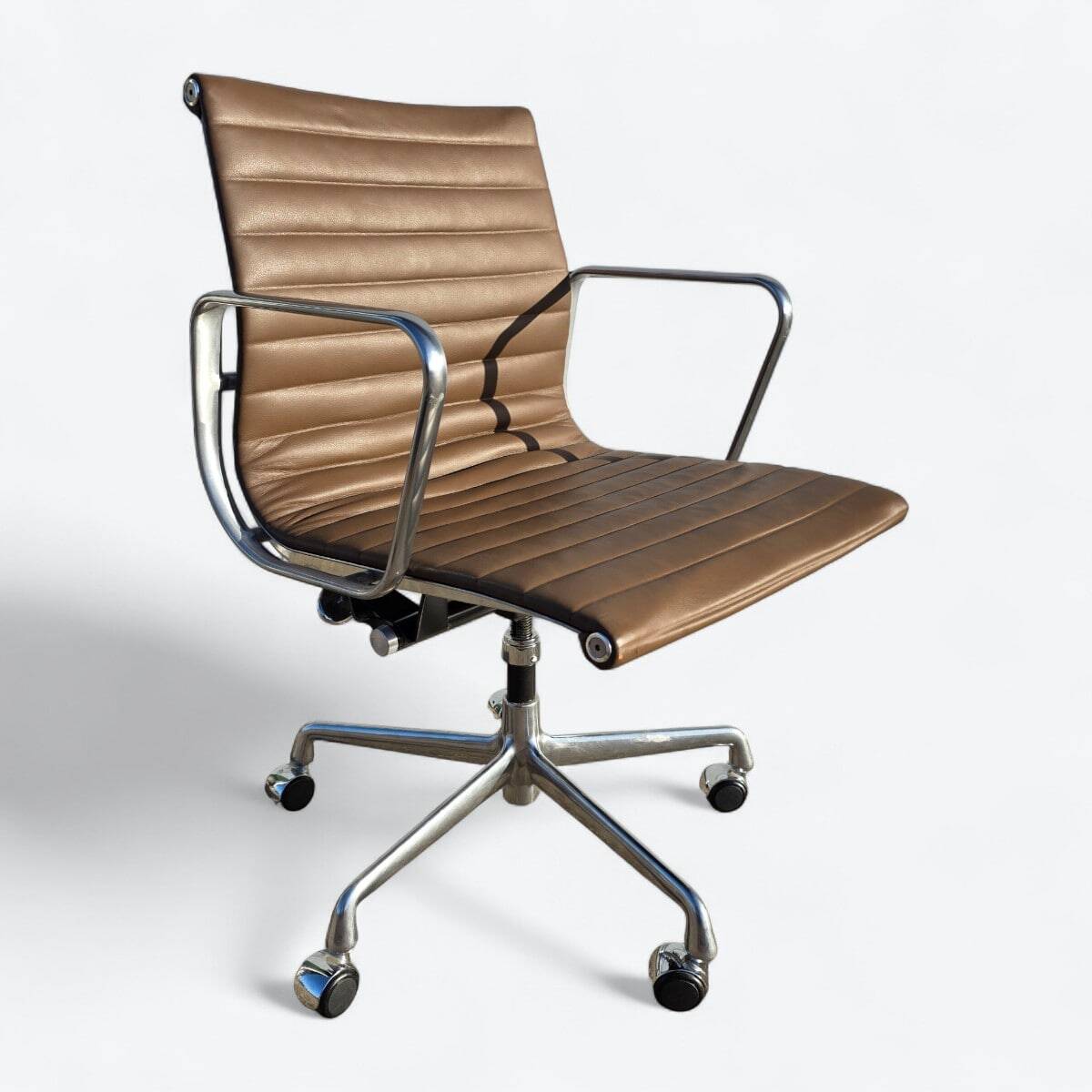 Brown Herman Miller Original Eames EA335 Desk Aluminium Chair