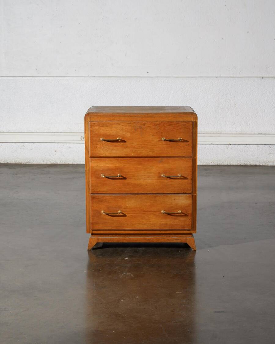 Oak chest of drawers
